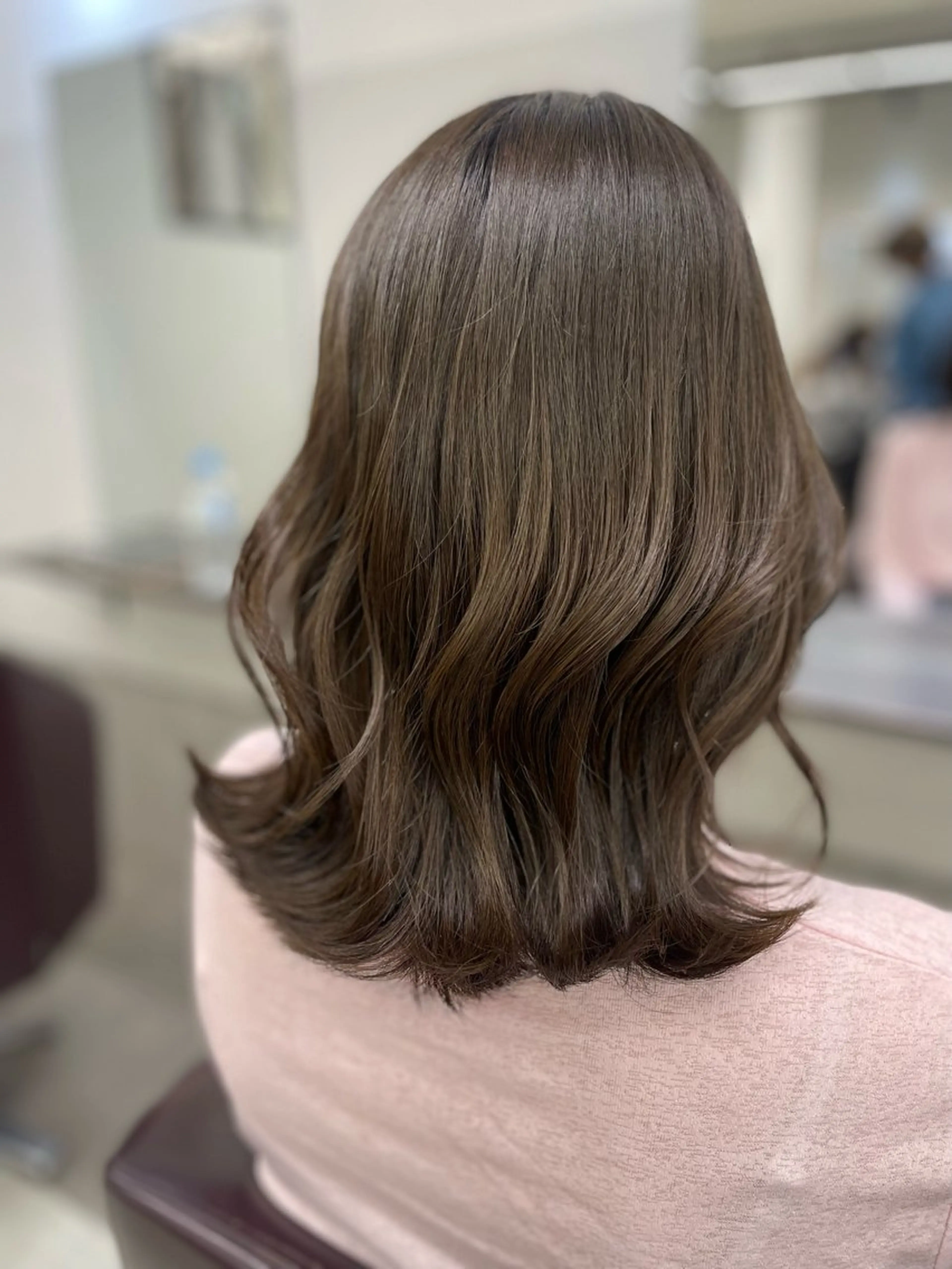 カラー グレージュ オリーブグレージュ オリーブグレー AIRI layer cut hairのヘアスタイル