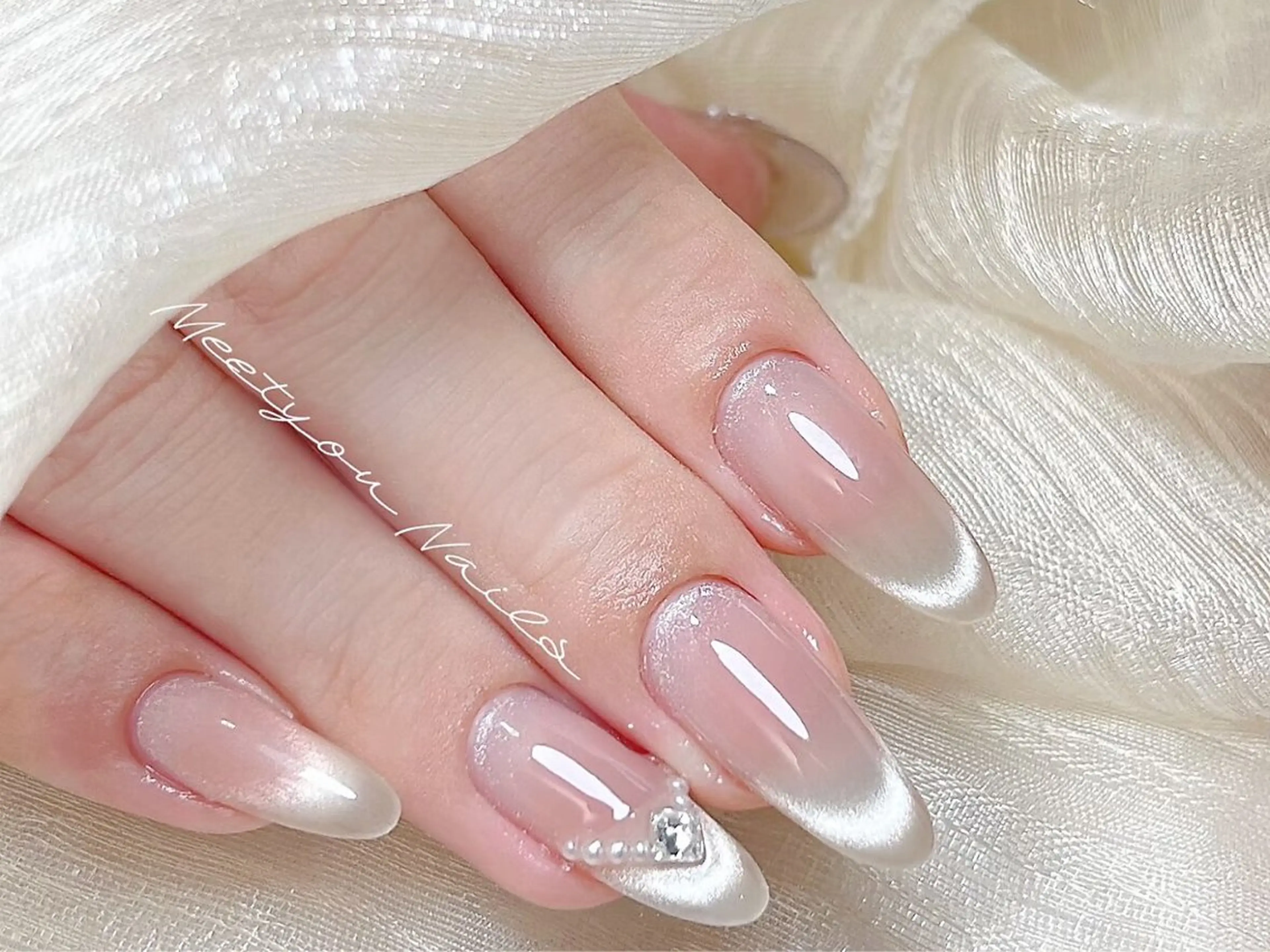 【自爪】マグネットフレンチ+ストーン放題コース　¥7300の写真