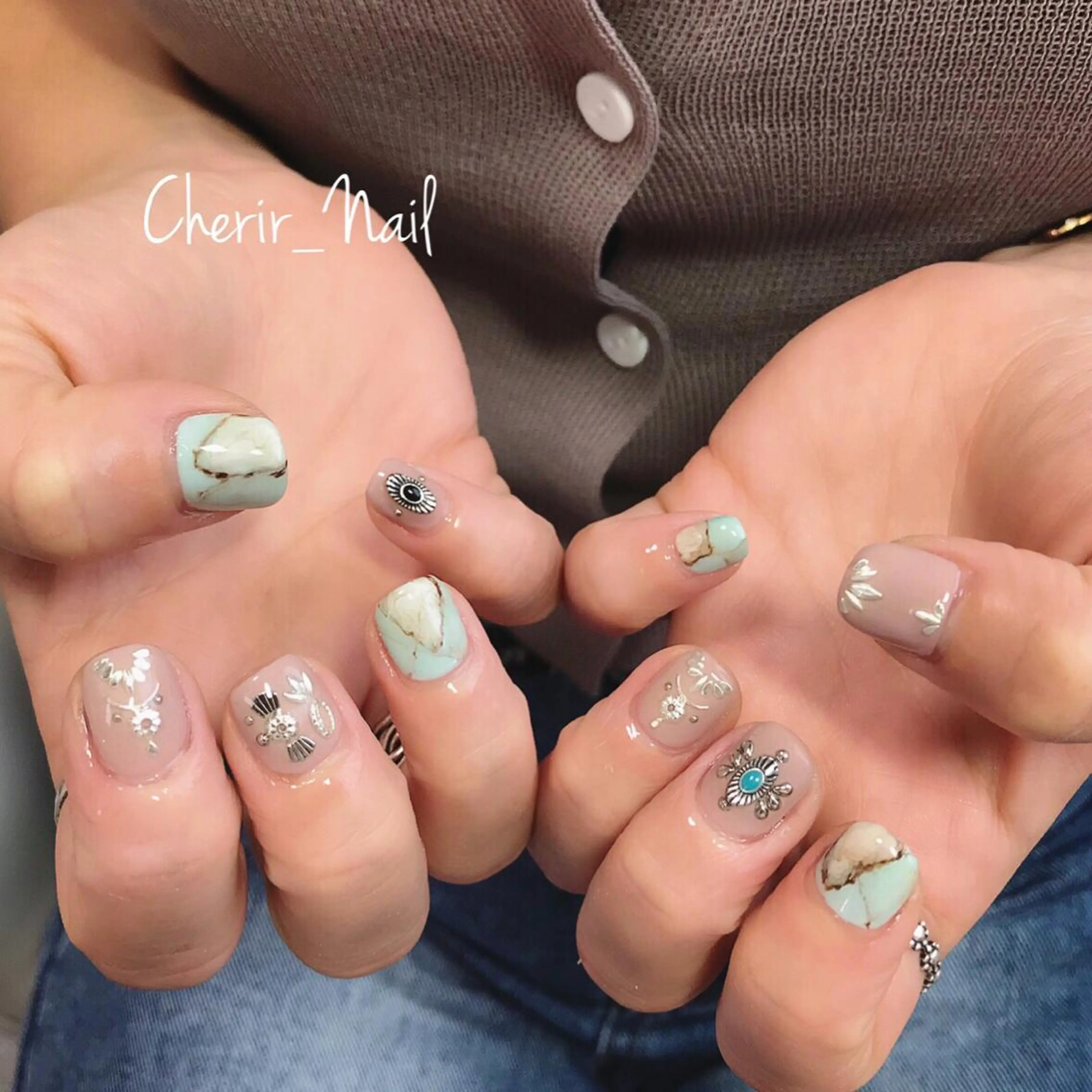 ネイル ピンク ピンクベージュ ショートネイル シルバー 夏ネイル Cherirnail kaoriのネイルデザイン