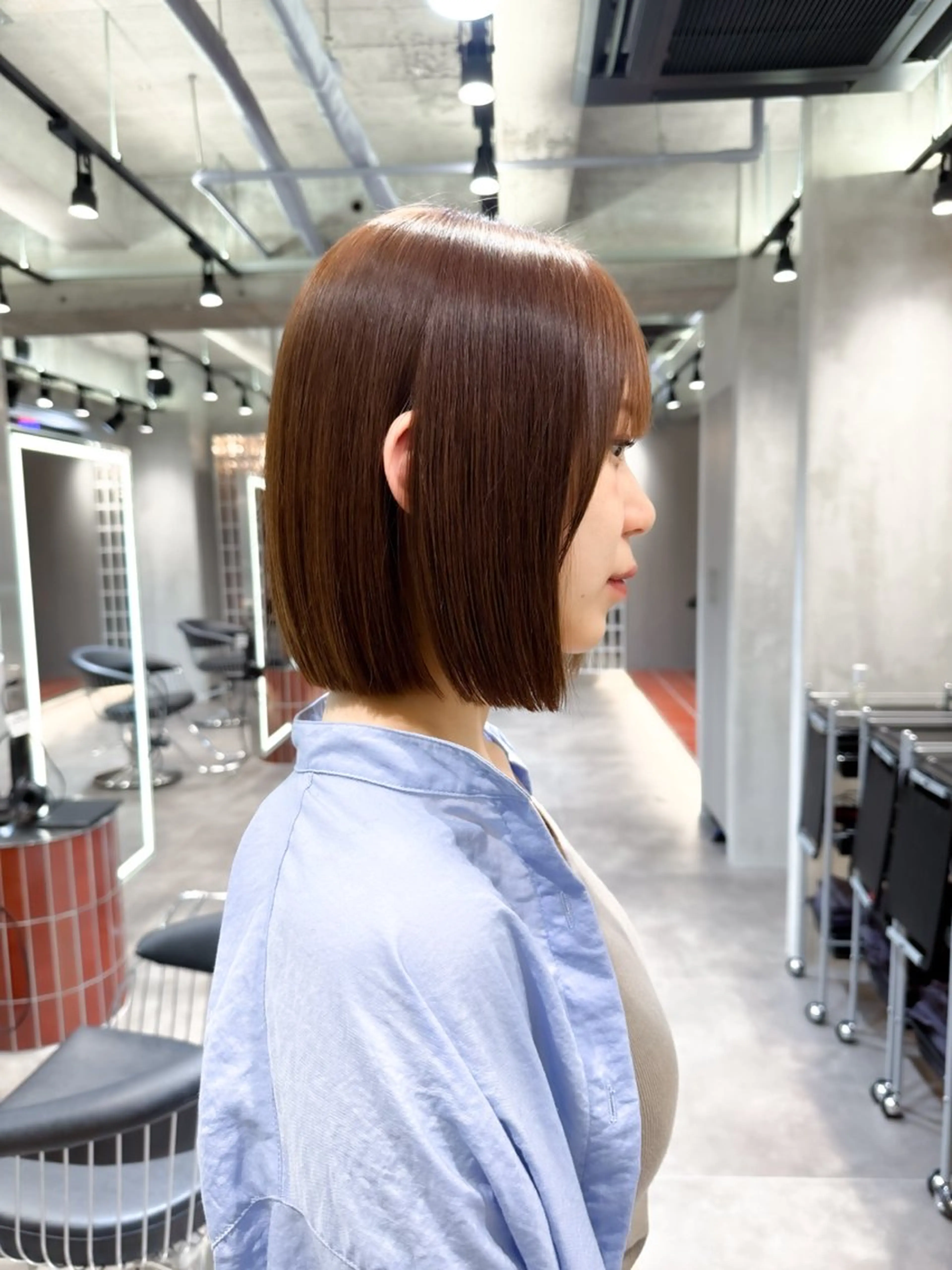 ショート カラー アッシュ ブリーチ ダークアッシュ ブリーチなしカラー ボブ カット ヘアカラー トリートメント ヘアセット 360°キレイな ショートカットのヘアスタイル