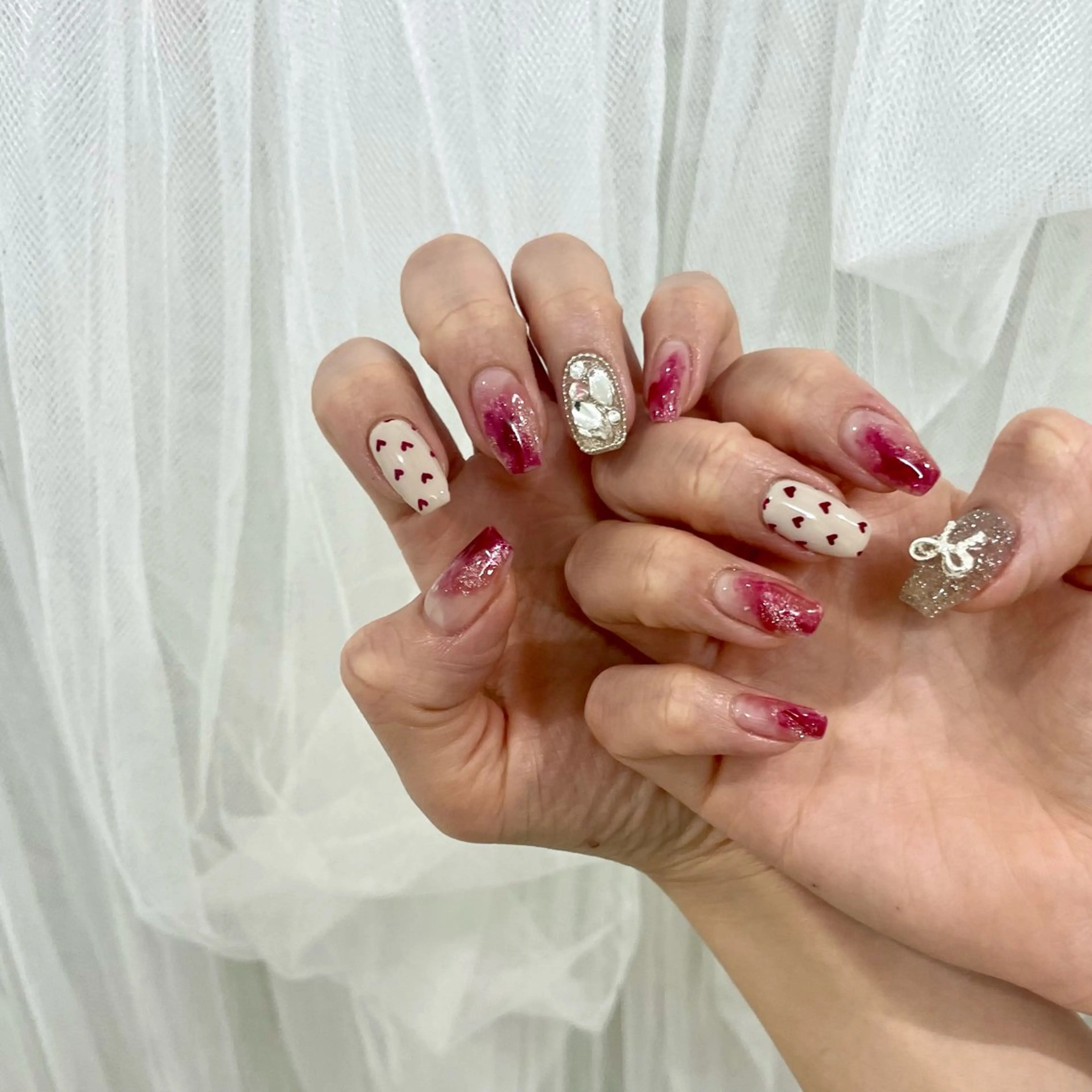 ネイル ガーリー ニュアンスネイル ハンドネイル Ever Blue Nail Salonのネイルデザイン