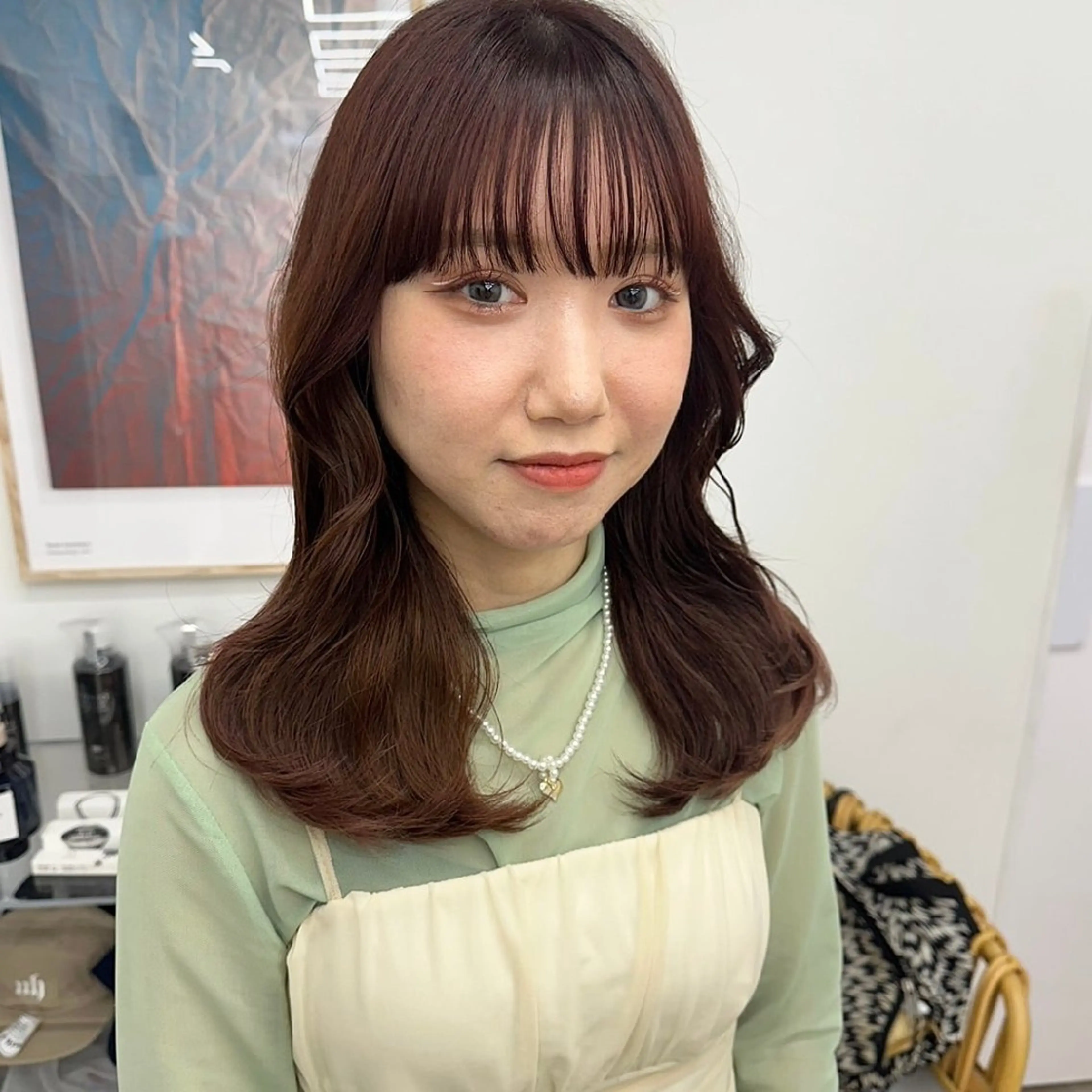 ミディアム 🧸ミルクティー／ 顔周りレイヤー/ミクのヘアスタイル