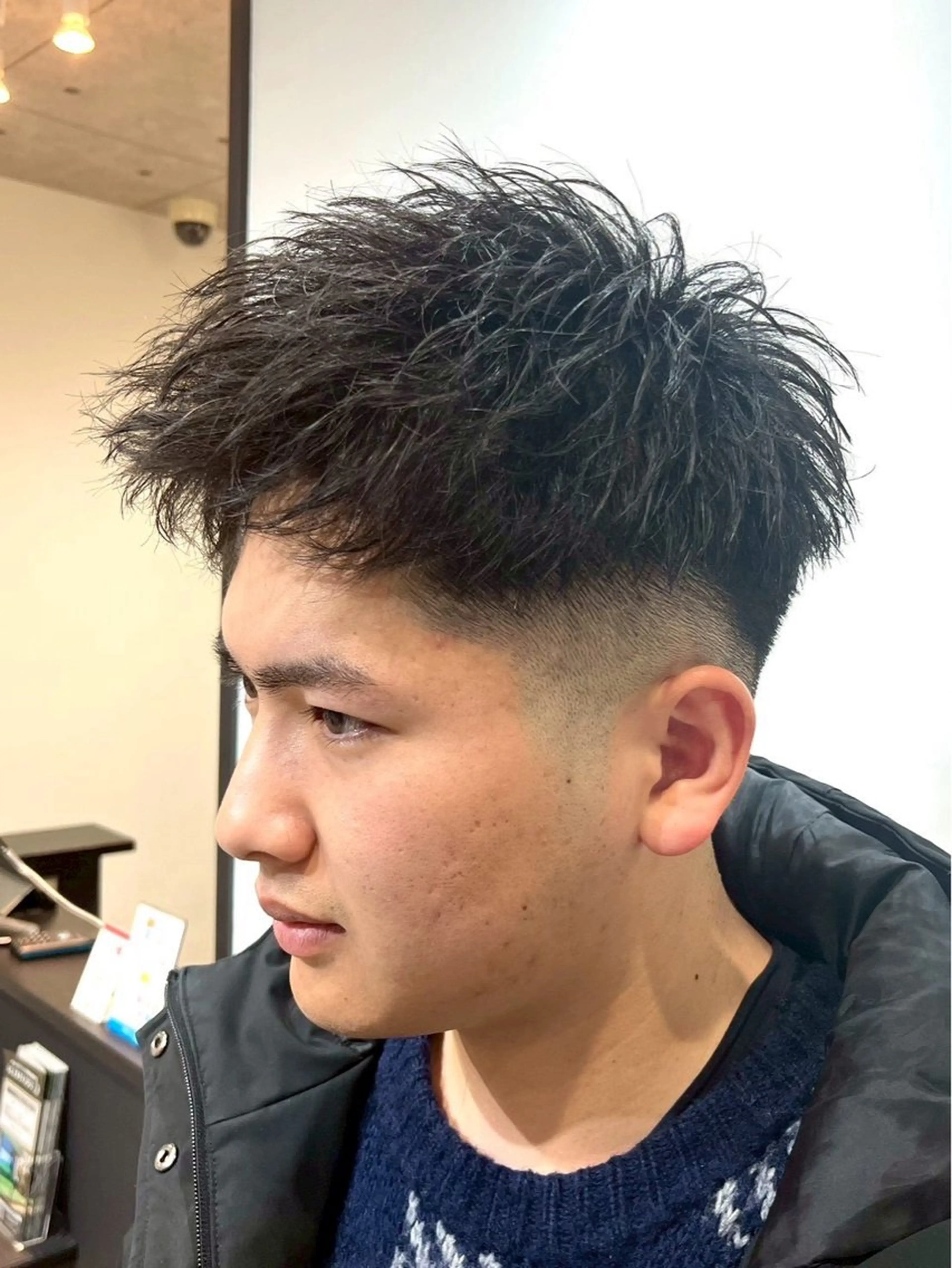 ショート メンズ アップバング 刈り上げ 青木 真裟斗のヘアスタイル