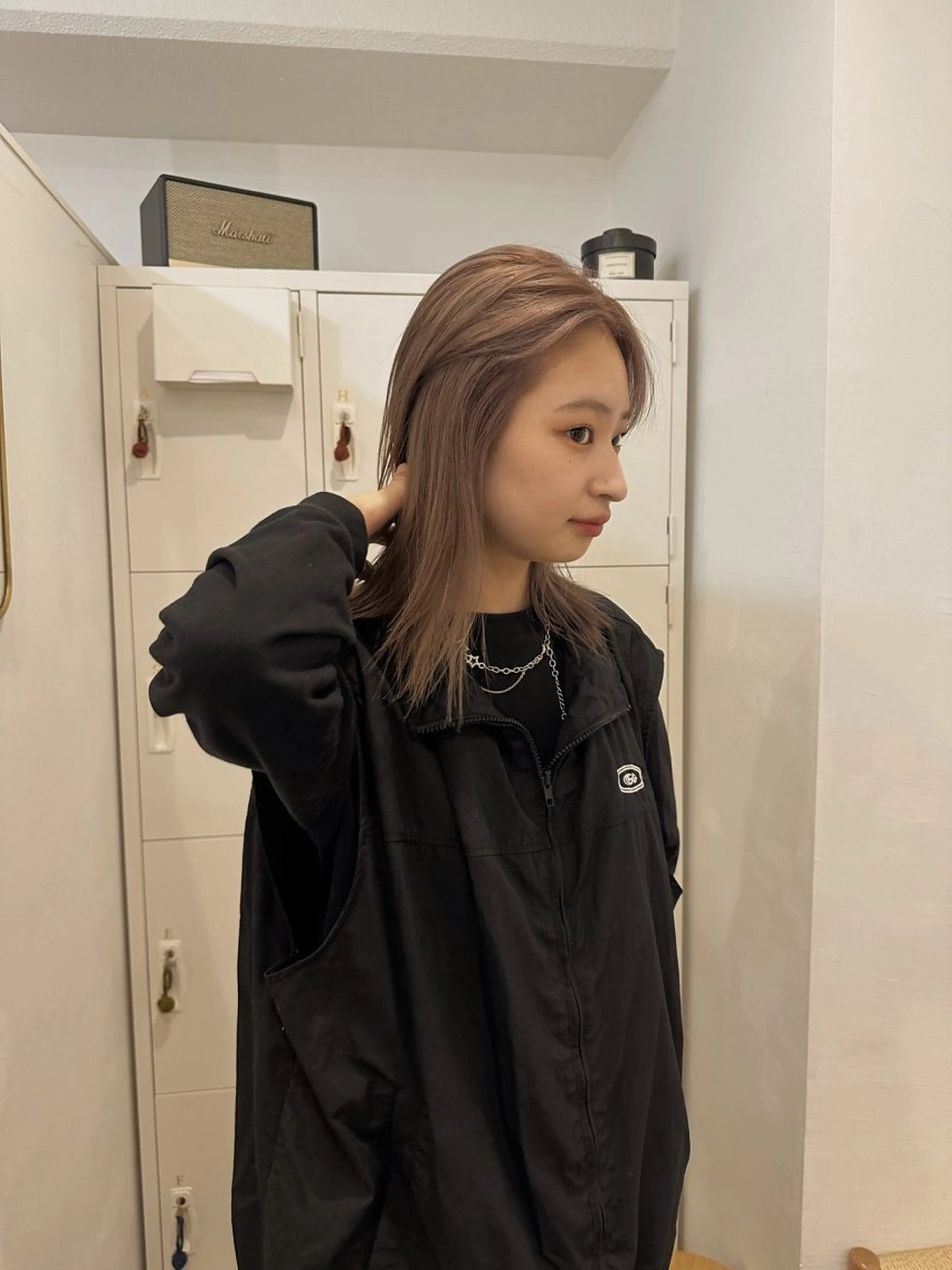 セミロング カラー ベージュカラー ミルクティーベージュ ヘアカラー 梅田／ベージュ レイヤー／ヌマタのヘアスタイル