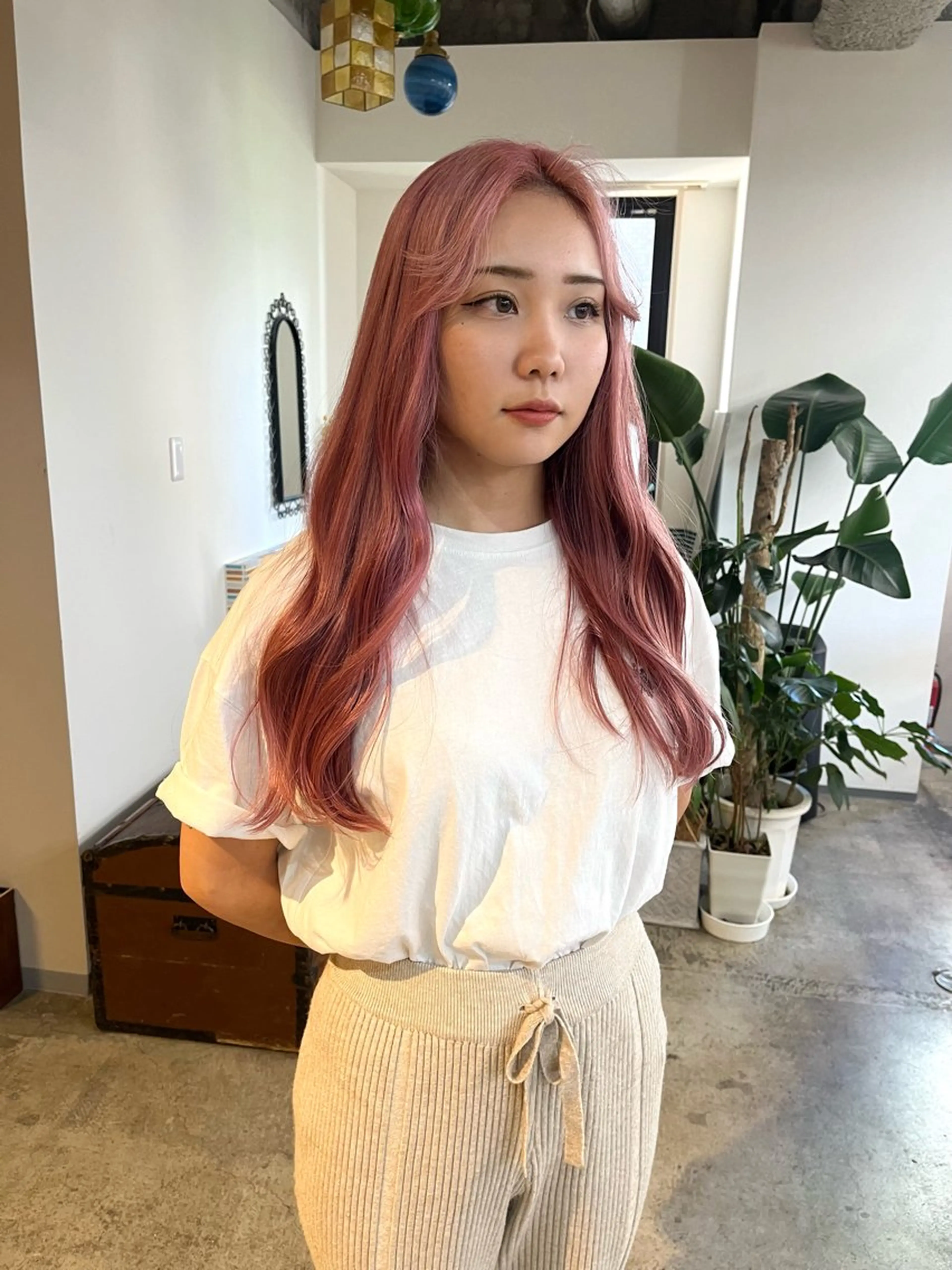 ロング カラー ベージュカラー ブリーチ ピンクカラー ピンクベージュ カット ヘアカラー トリートメント 🩷ハイトーン透明感 レイヤー🩷ユリカのヘアスタイル