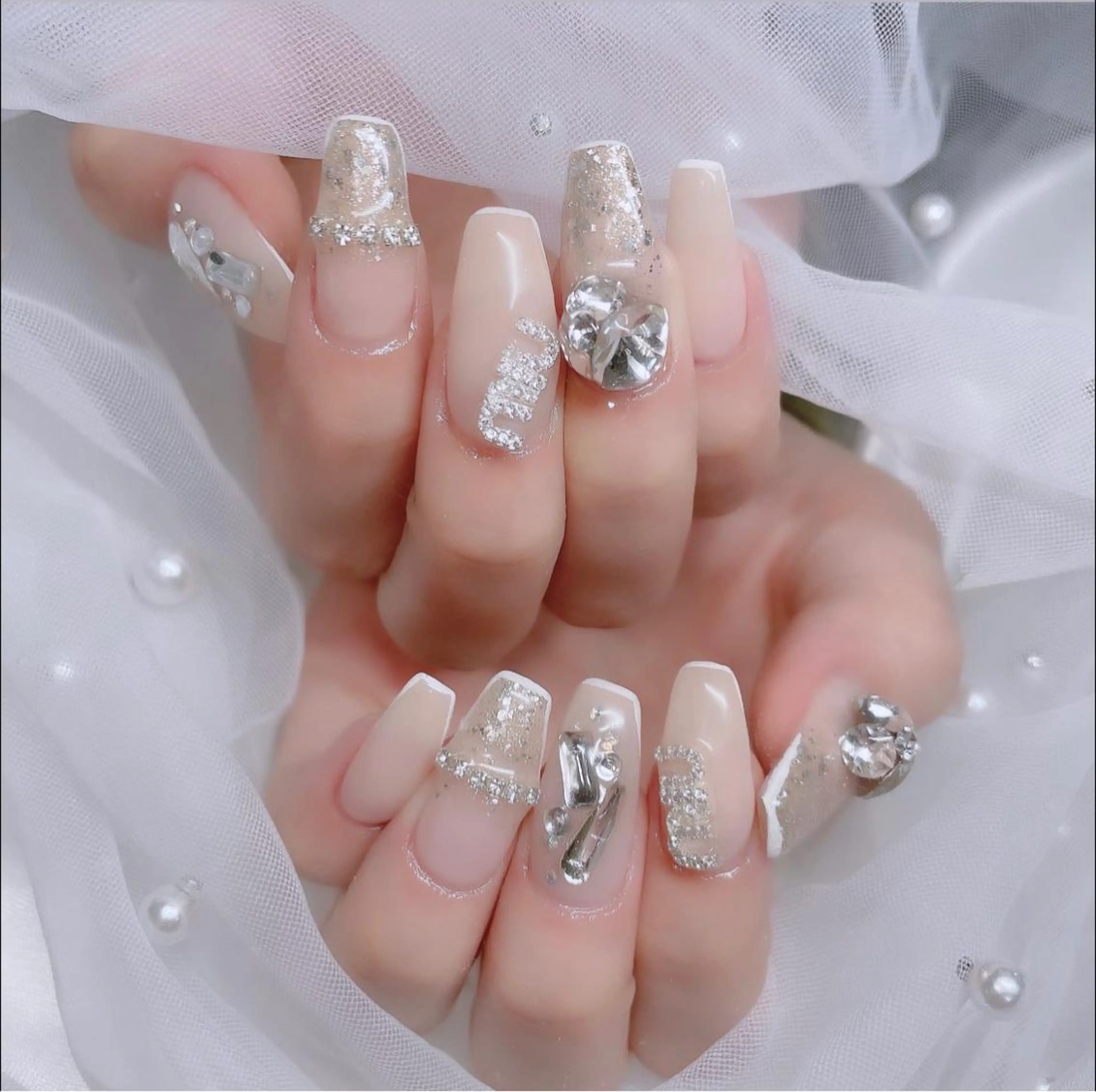 ネイル チークネイル フラッシュネイル フレンチネイル キラキラネイル 韓国ネイル ハンドネイル merci nail所属・merci nailのネイルデザイン