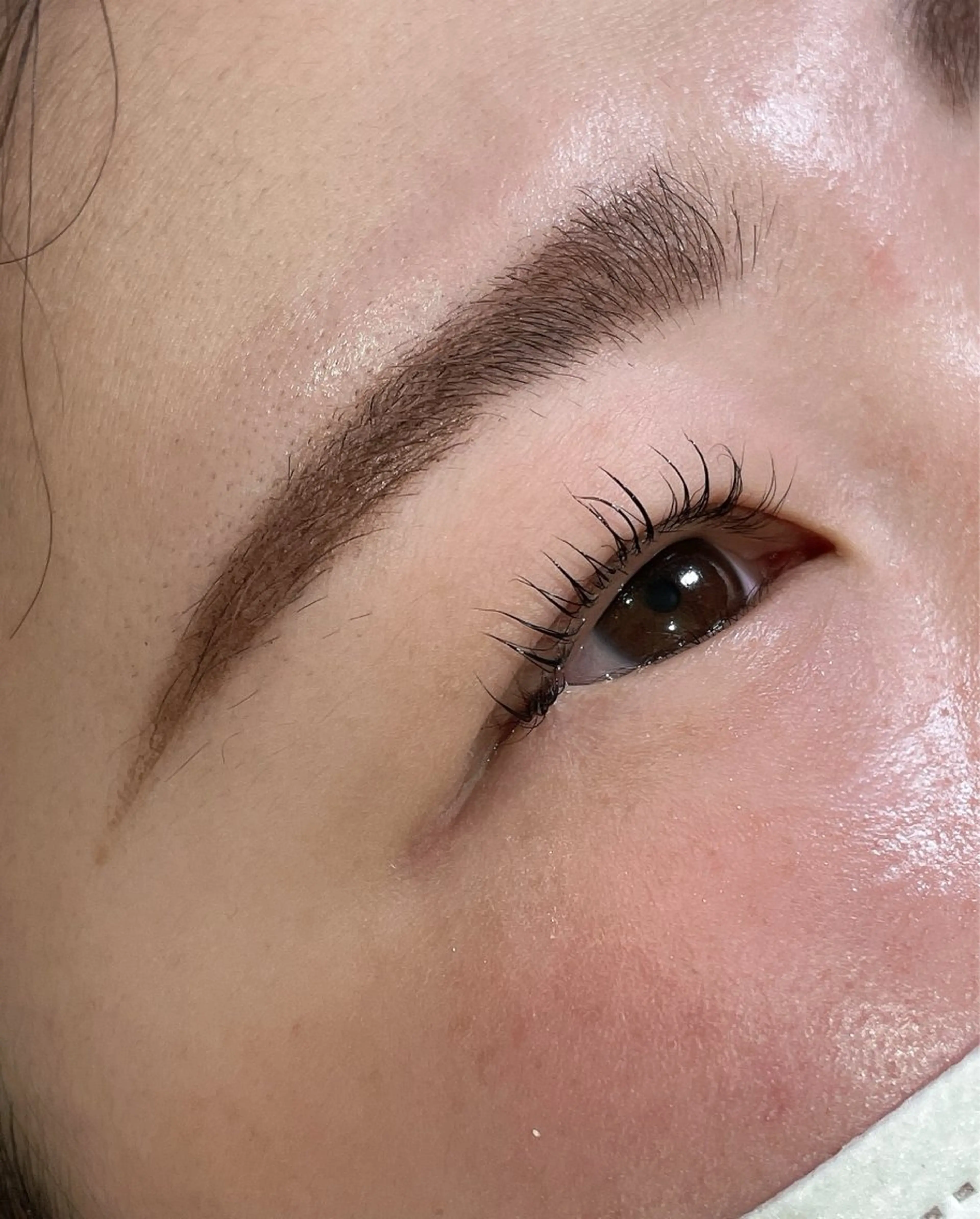 マツエク・マツパ cure所属・井上 真里奈のヘアスタイル