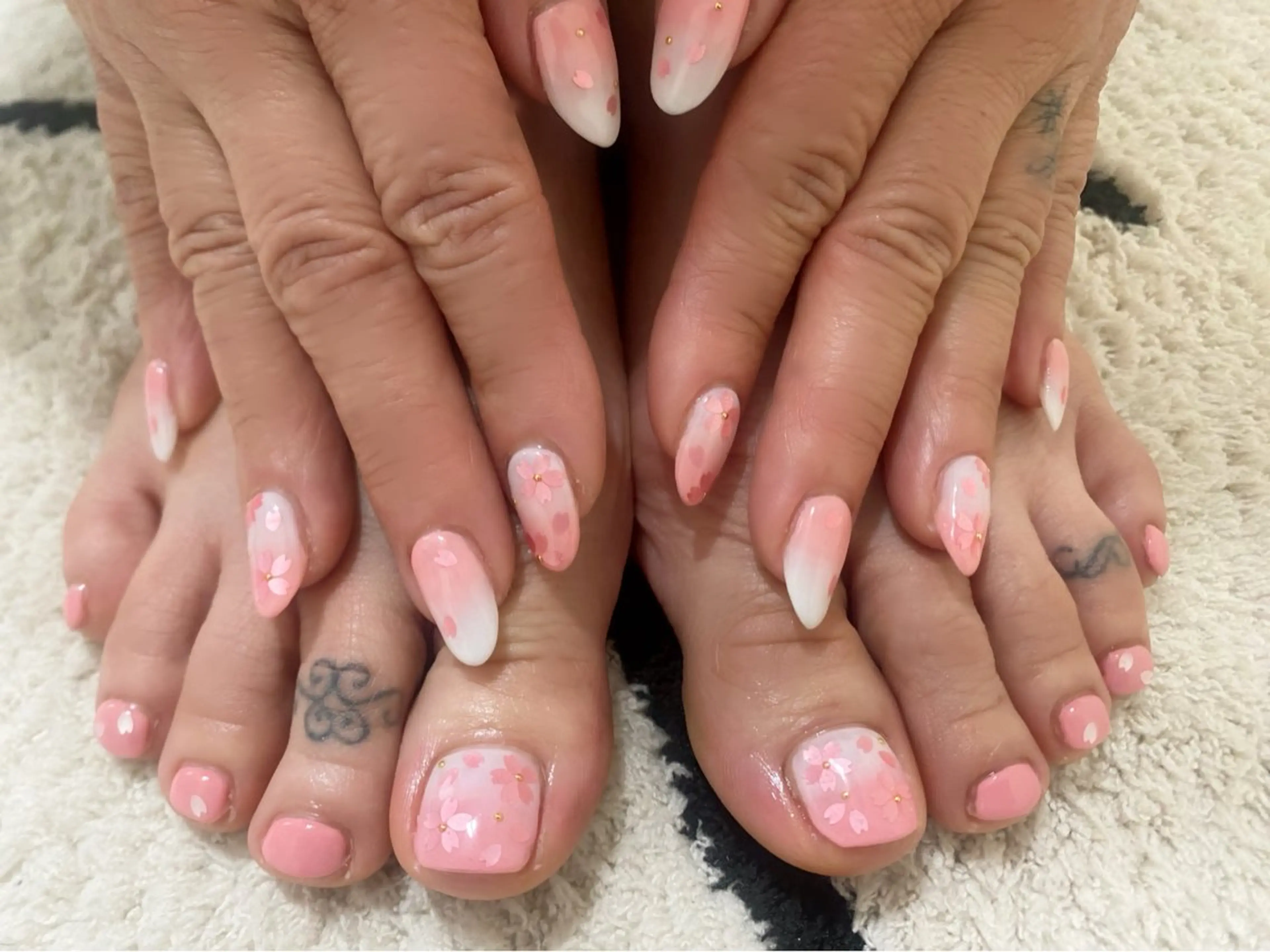 ネイル 桜ネイル フットネイル 春ネイル フットネイル ネイルサロン nail_upのネイルデザイン