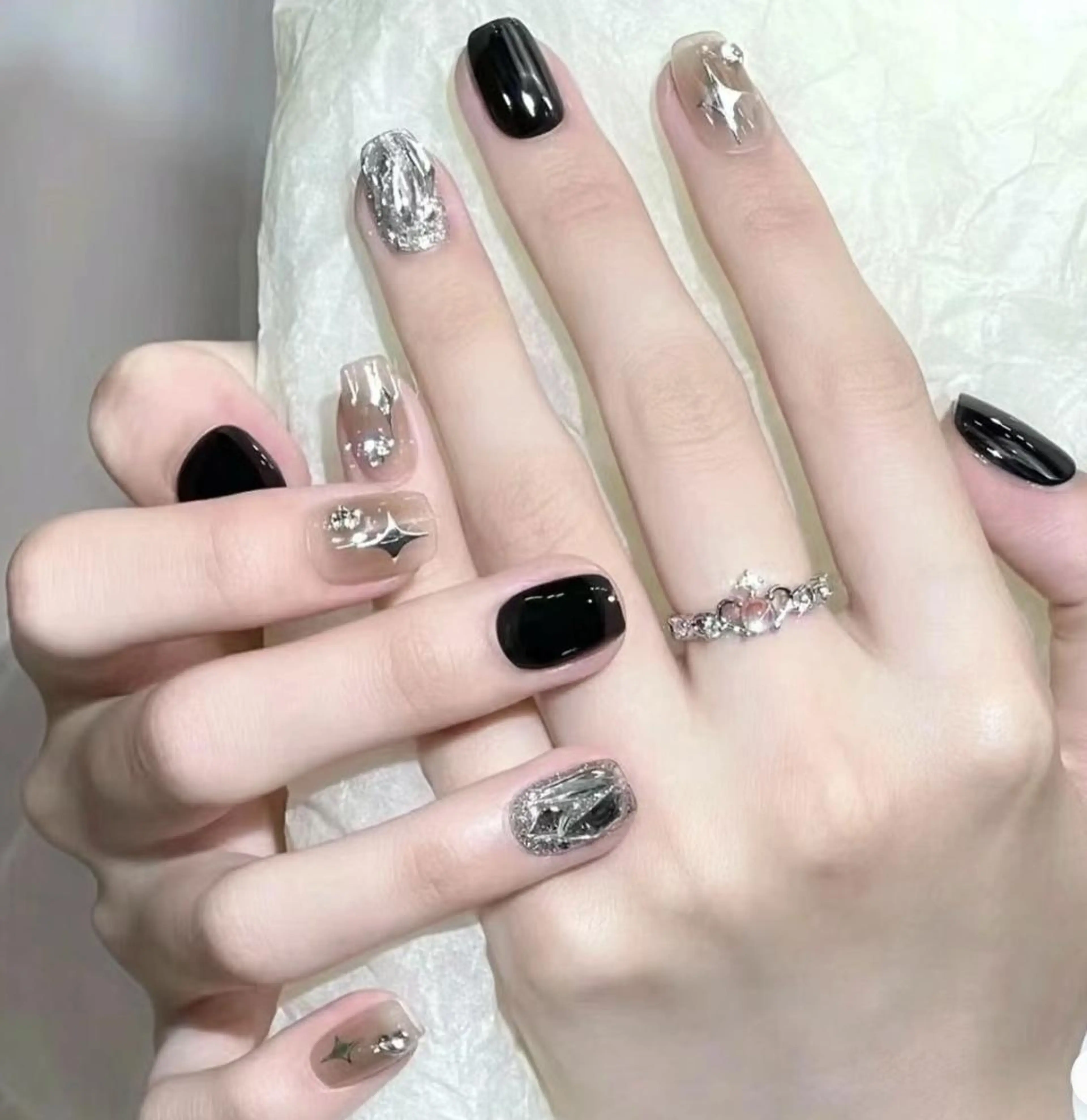 ネイル ワンホンネイル AB マツエクネイルサロンのネイルデザイン