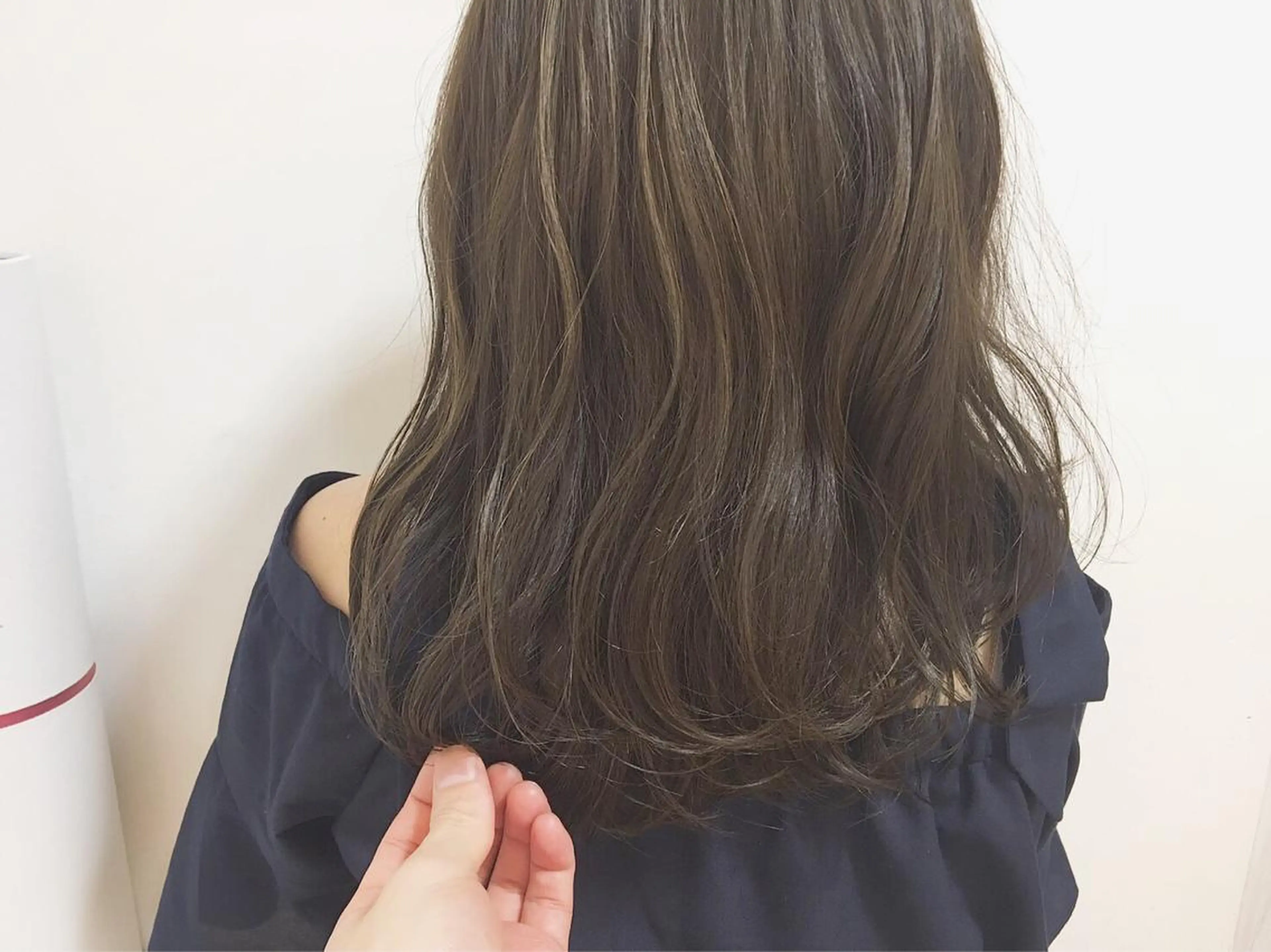 ミディアム カラー アッシュ アッシュグレー ハイライトカラー ハイライト 横浜ブリーチムラ直し ハイトーン/ブリーチのヘアスタイル