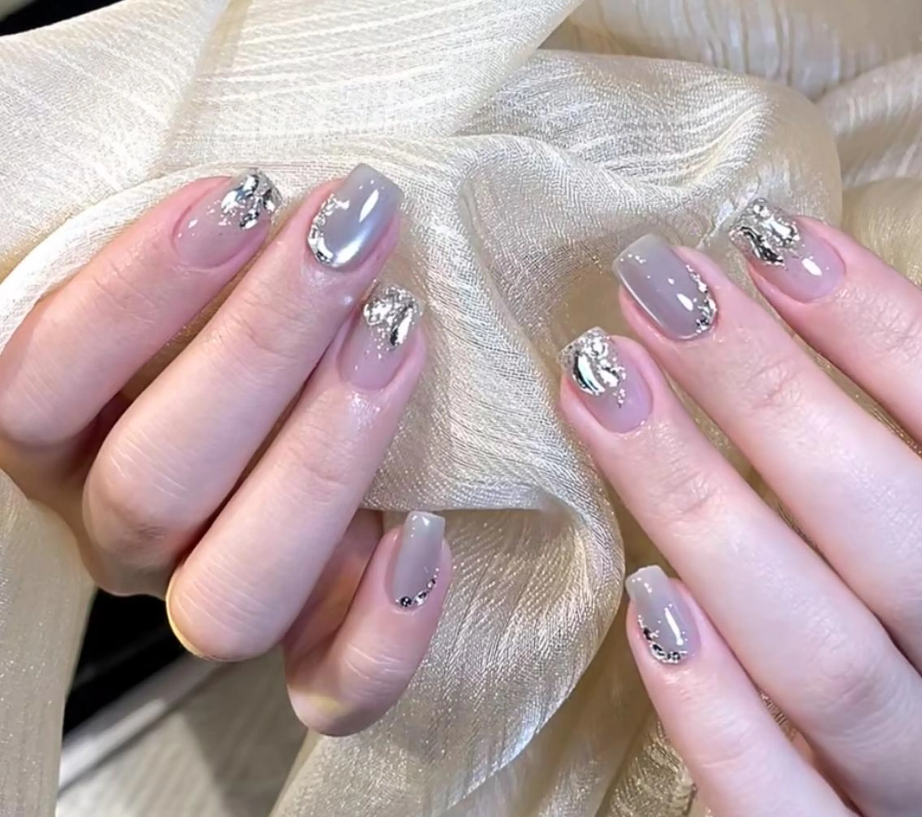 ネイル RAFFINE 月🦋🩵のネイルデザイン