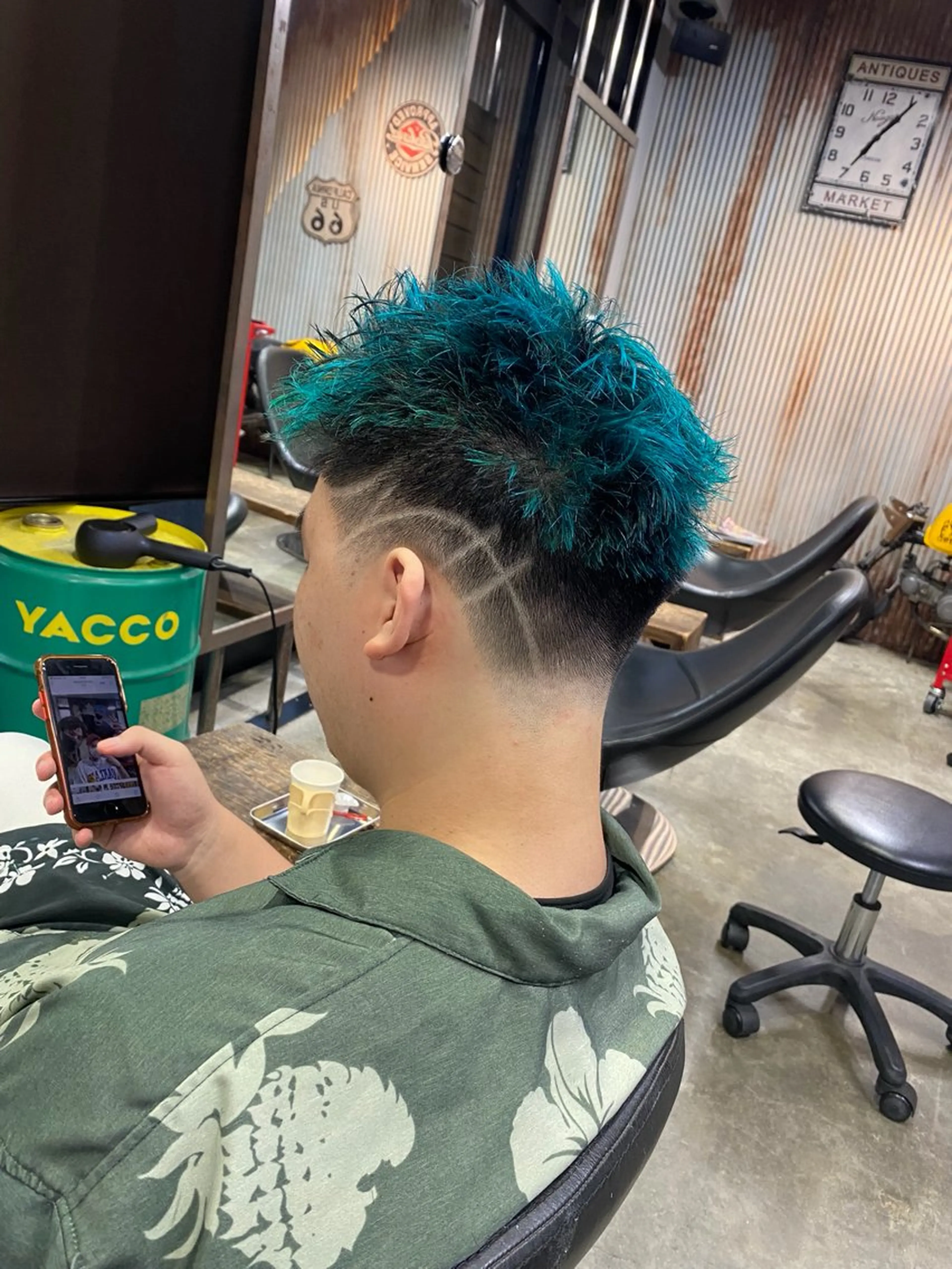 カラー メンズ メンズメッシュ ブルーカラー メッシュ カット ヘアカラー MENSOUL所属・黒川 燿のヘアスタイル