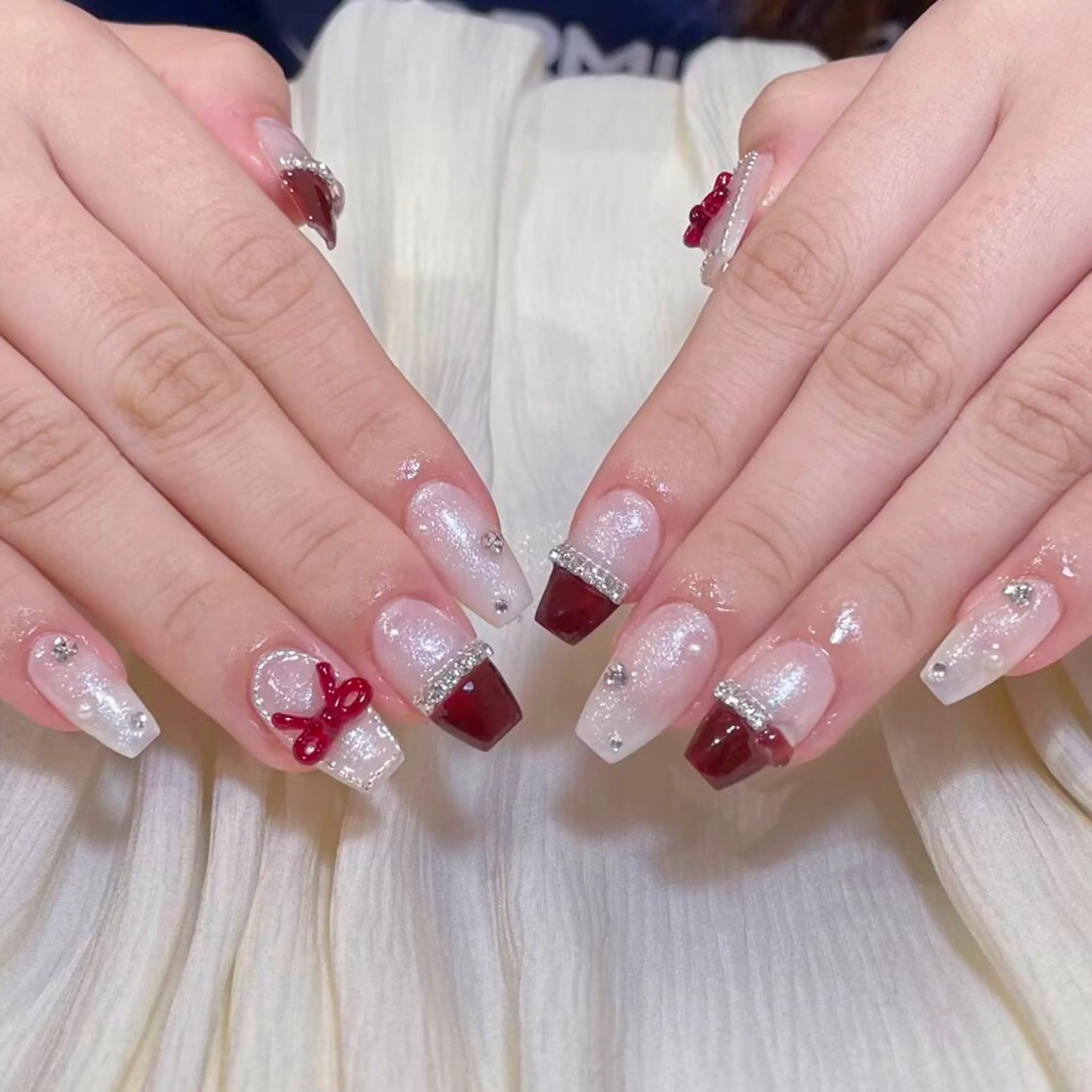 ネイル アートネイル オーロラネイル キラキラネイル 韓国ネイル マグネットネイル ハンドネイル ハンドケア Plenty 💞のネイルデザイン