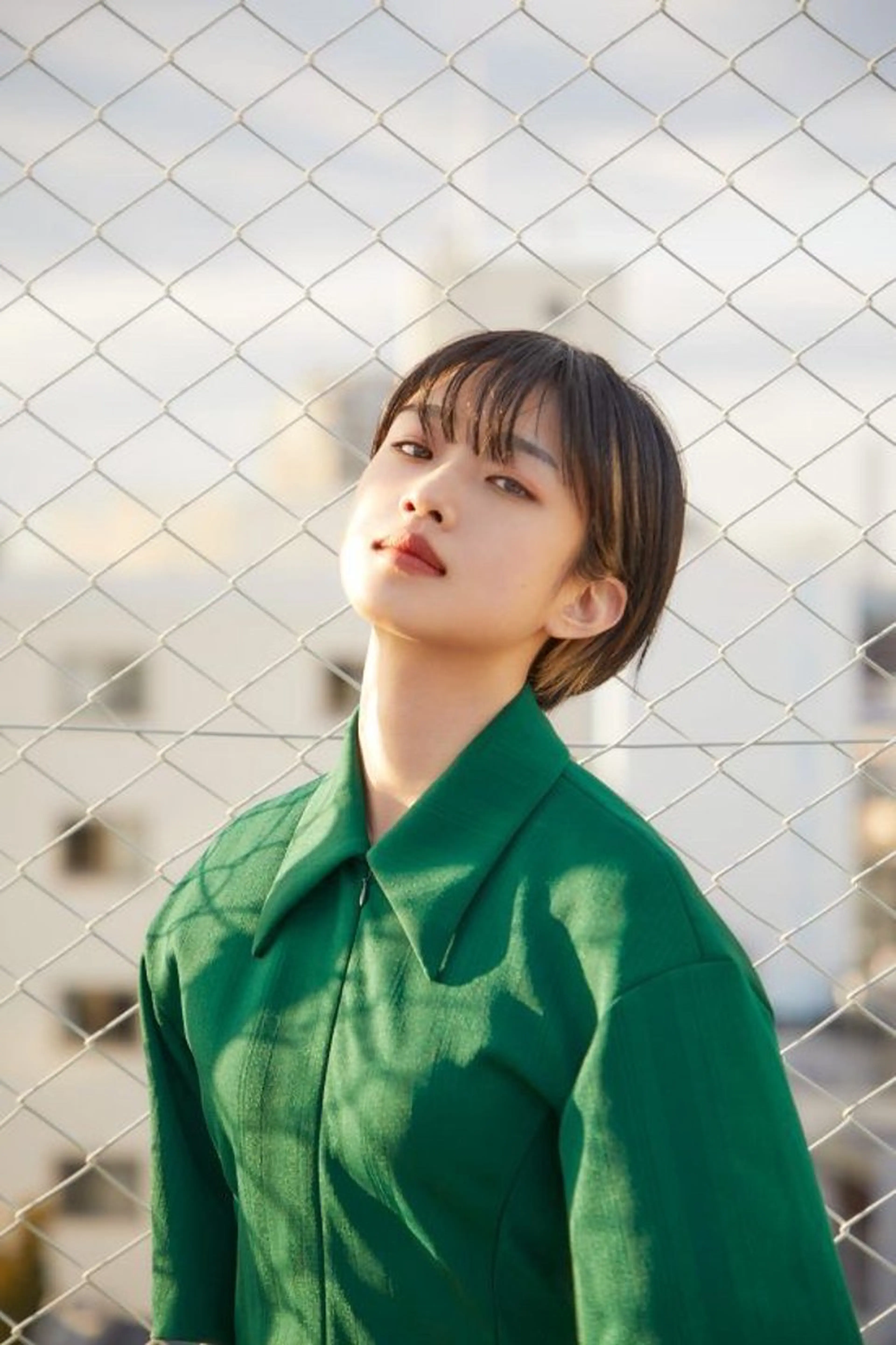 ショート 曲がる縮毛矯正 センターパートのヘアスタイル