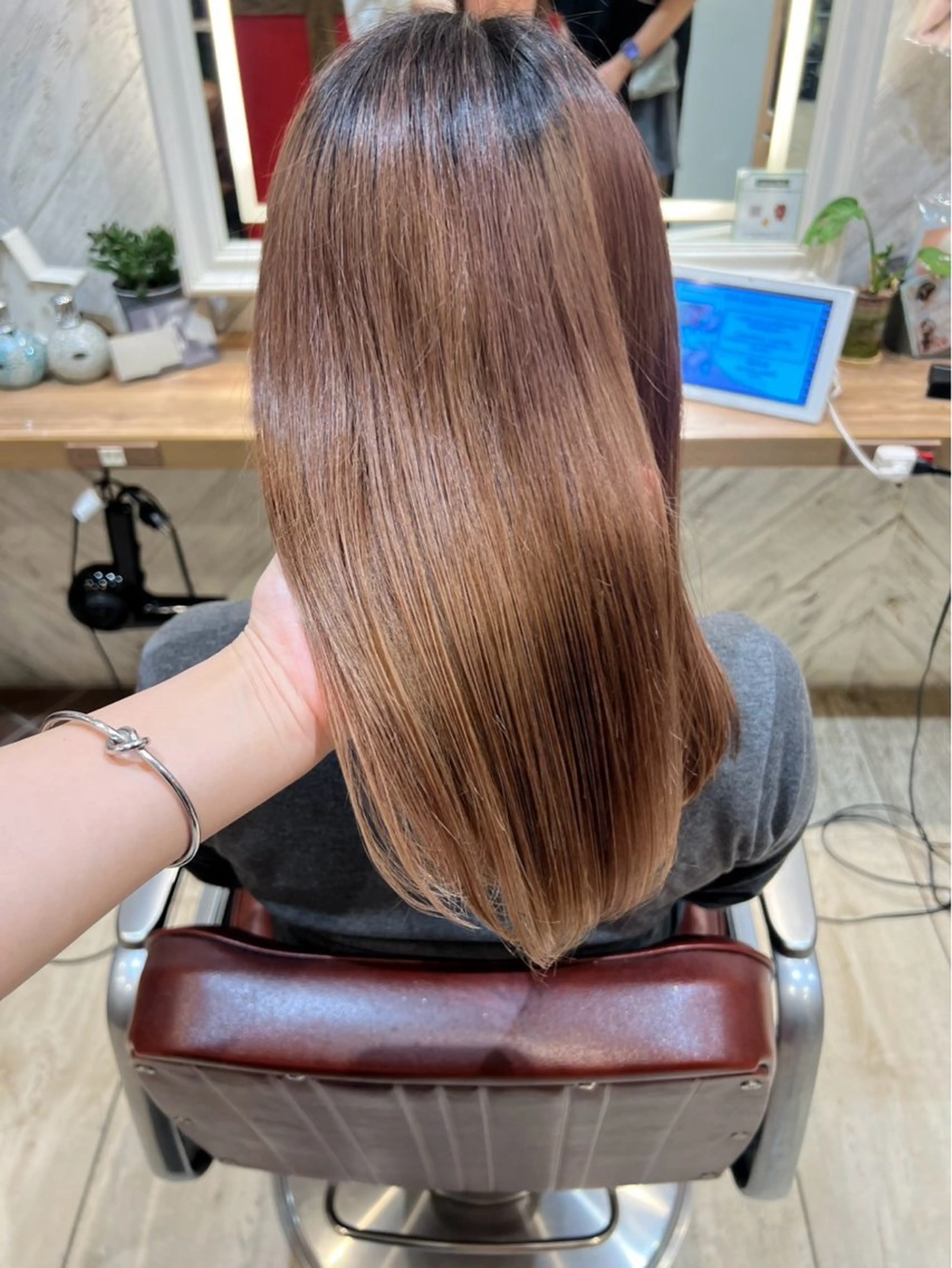 セミロング 横浜🎶エクステ💟 ピンク🩷なつみ🎀のヘアスタイル