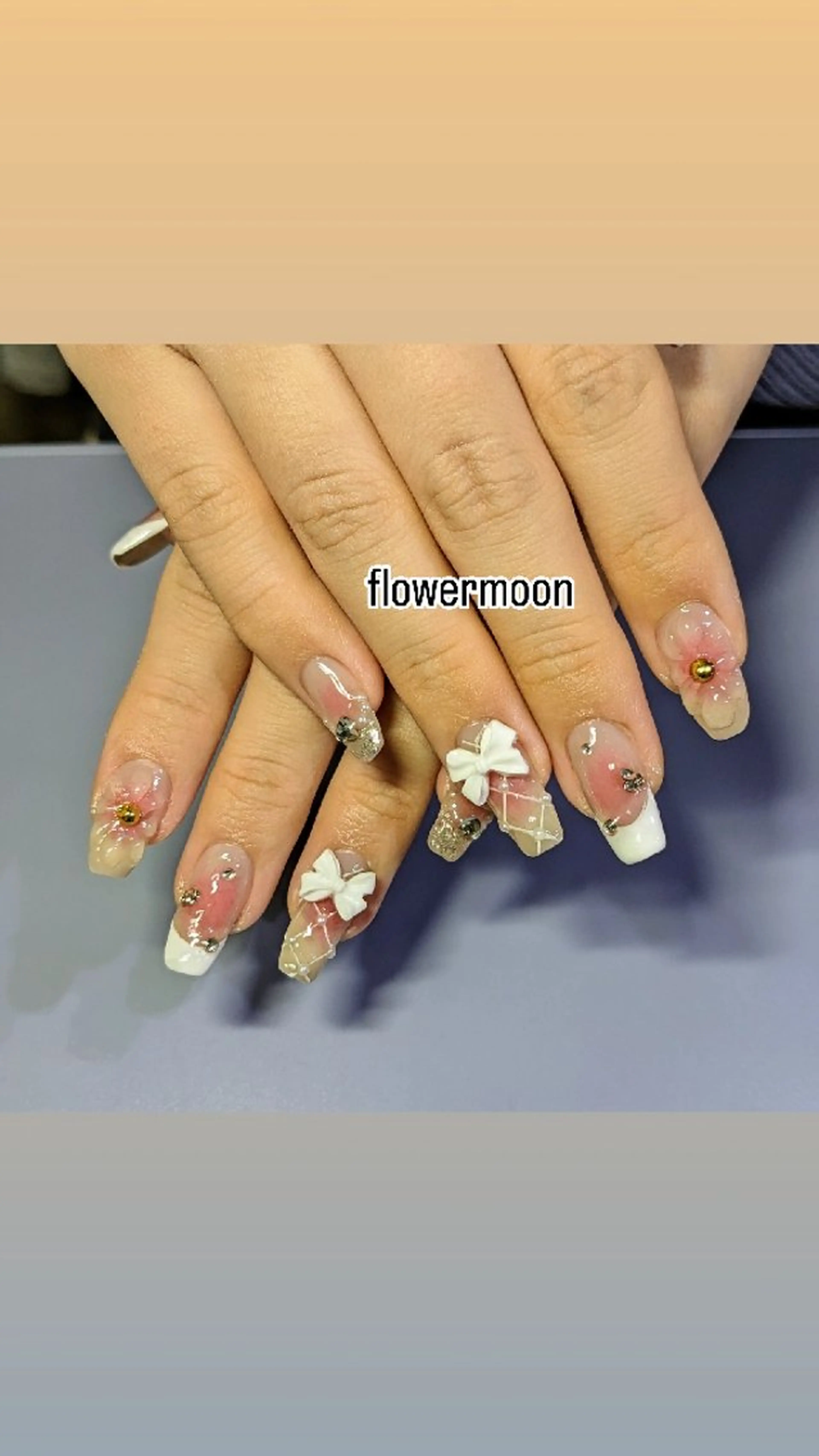 ネイル チークネイル フレンチネイル ハンドネイル ハンドケア フラワー ムーンのネイルデザイン
