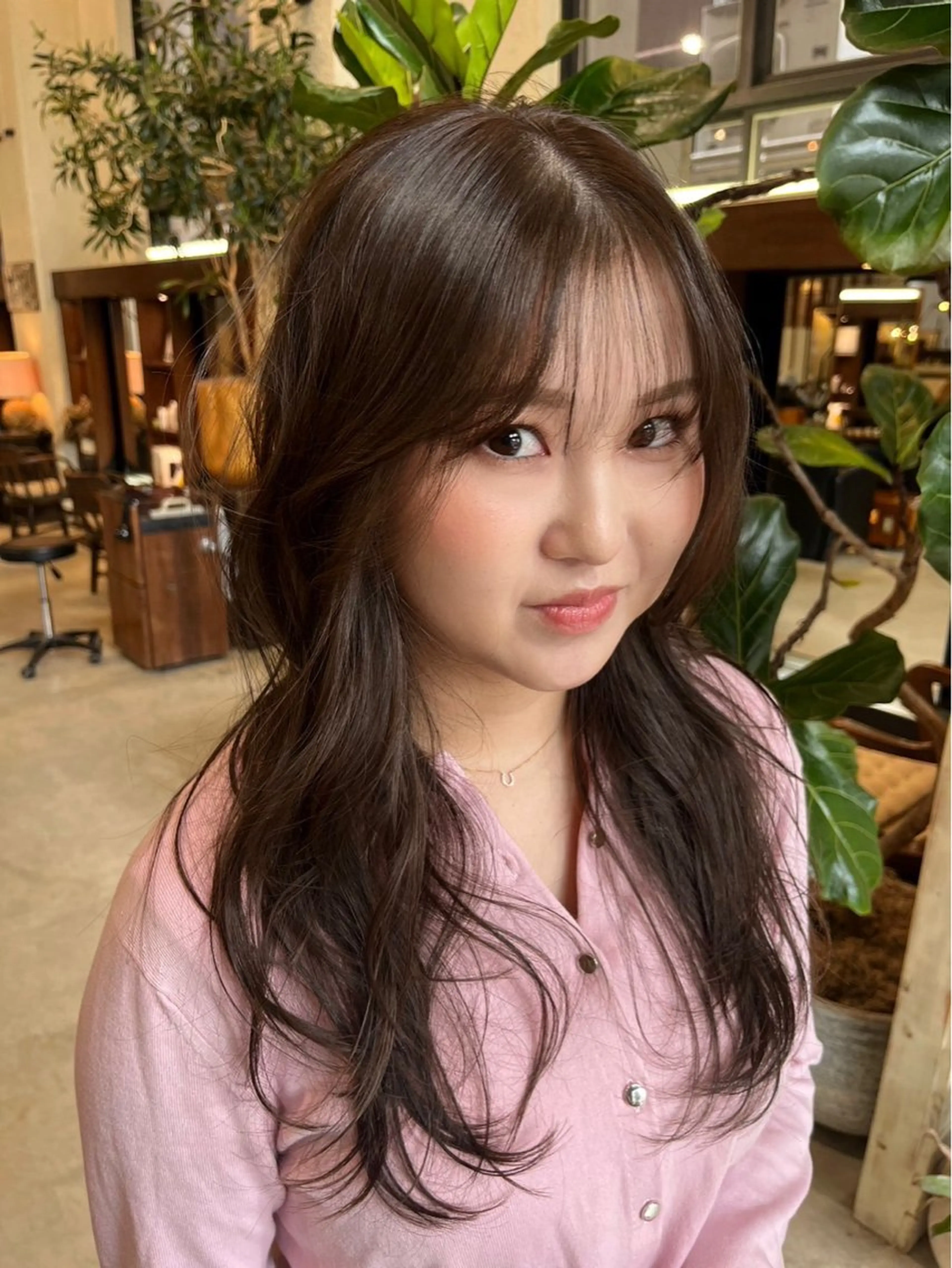 セミロング くせ毛 顔周りカット レイヤーカット AFFECTiONERY所属・miyabu momokaのマツエク・マツパデザイン