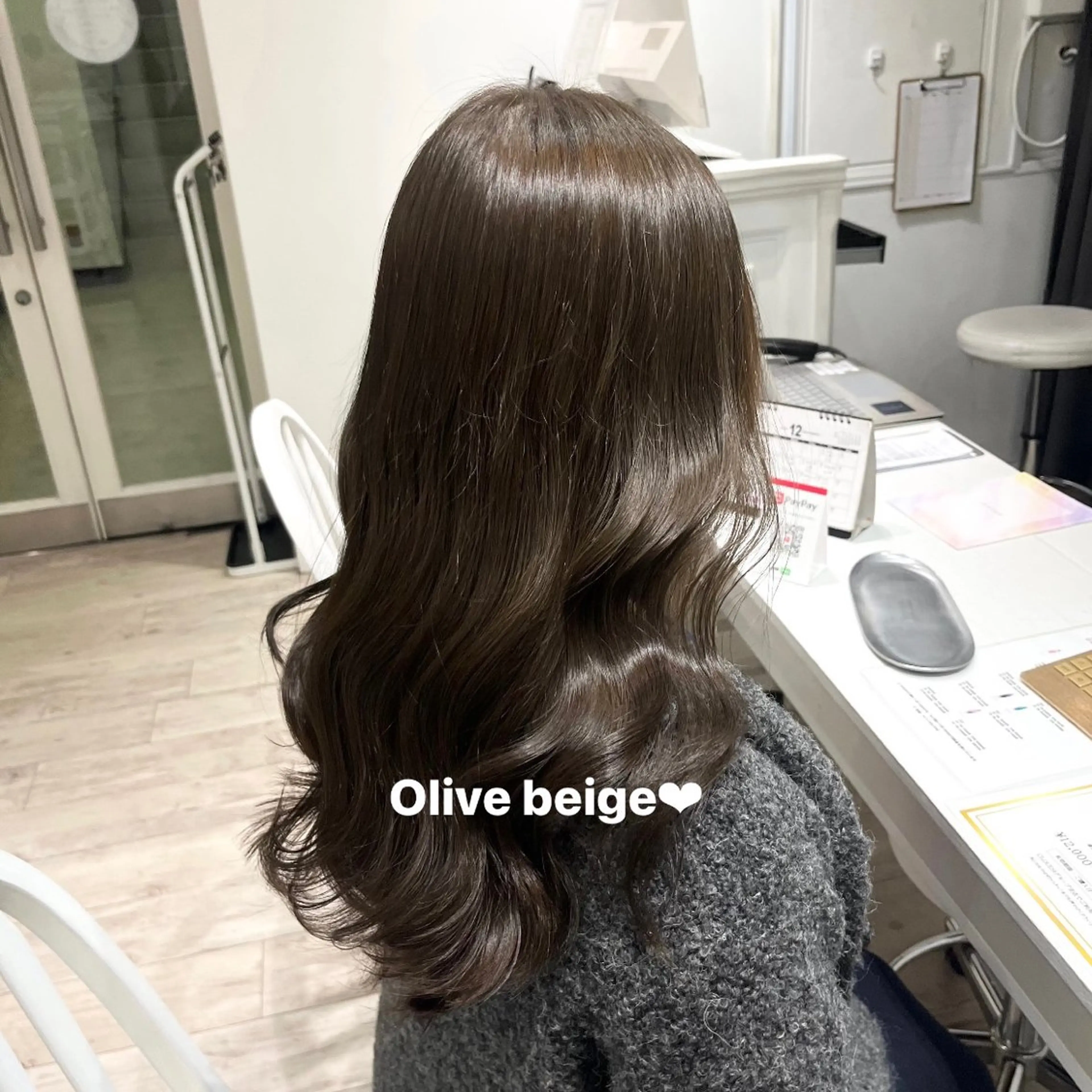 セミロング カラー ベージュカラー オリーブカラー ヘアカラー トリートメント ヘッドスパ 𝑴𝒊𝒌𝒖💝 透明感モテカラーのヘアスタイル