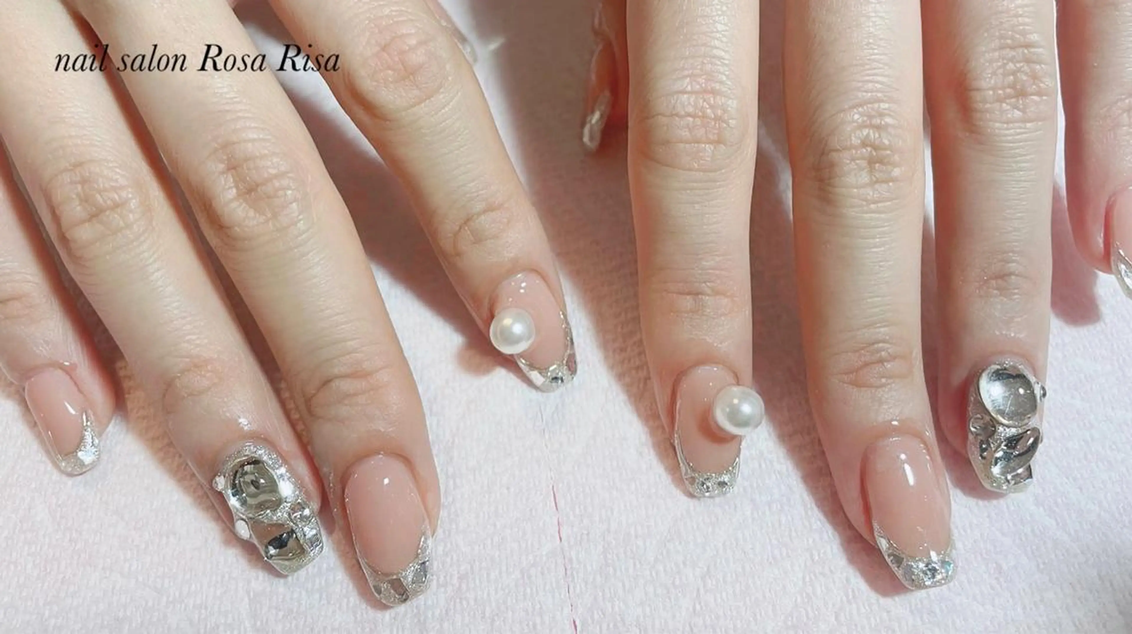 セミロング アイブロウ ハンドネイル ネイルスタジオ シェイクユアハンズのネイルデザイン