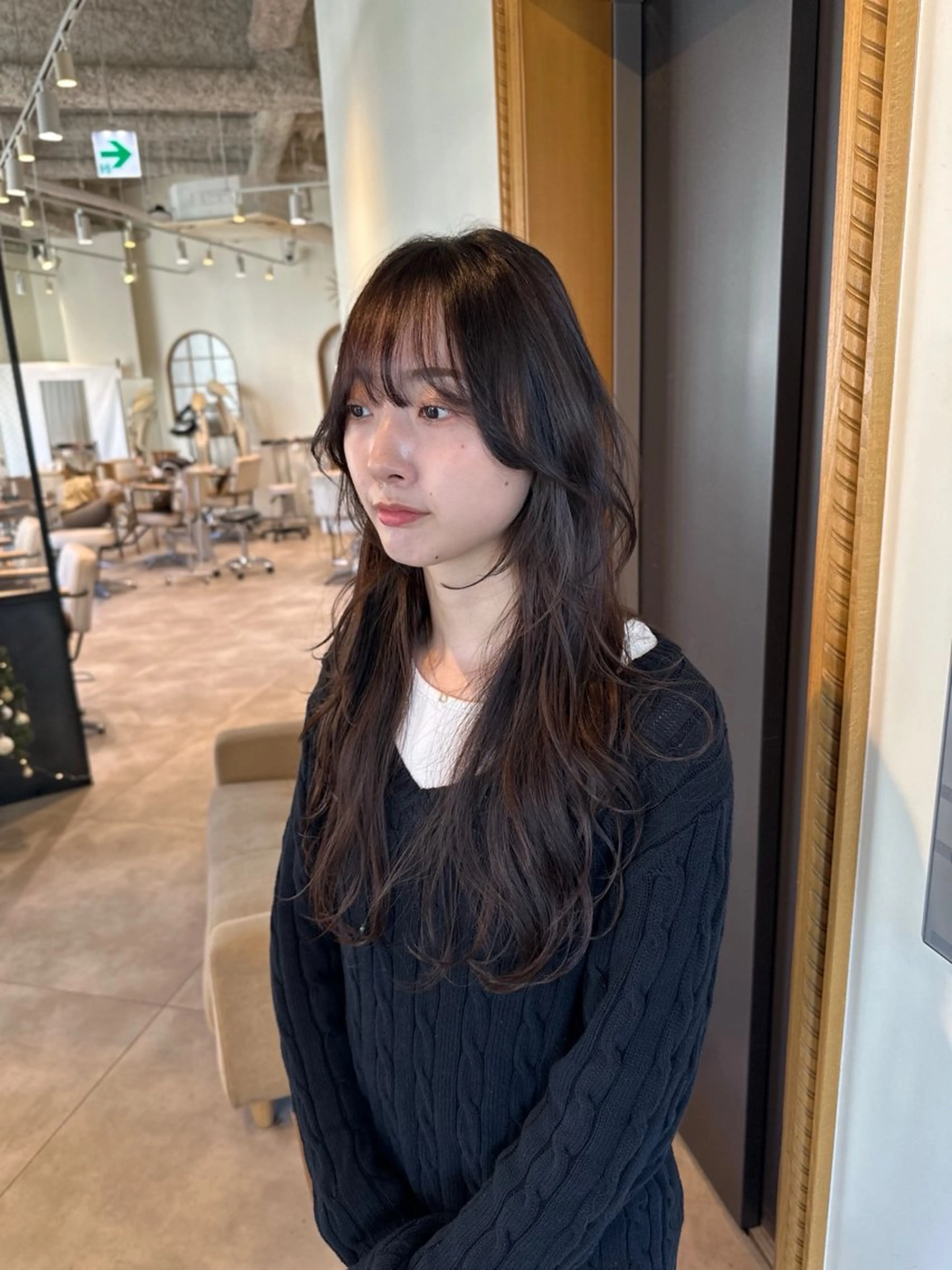 ミディアム カラー デザインカラー ハイトーンカラー ボブ くびれヘア 顔まわりレイヤー カット ヘアカラー トリートメント 大阪ウルフカット ハッシュカットのヘアスタイル