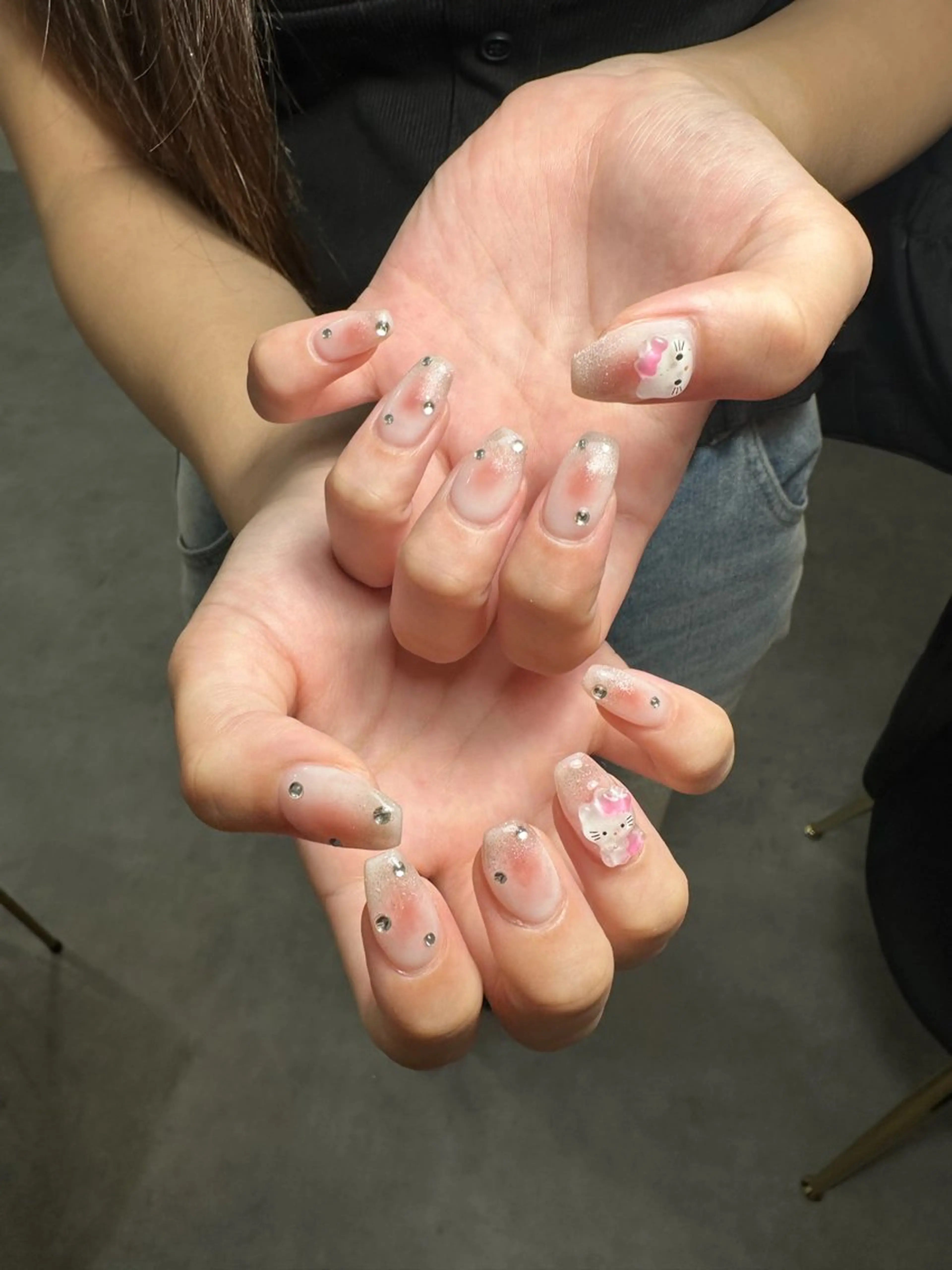 ネイル ATELIERHARLOW所属・nailist MOEのネイルデザイン