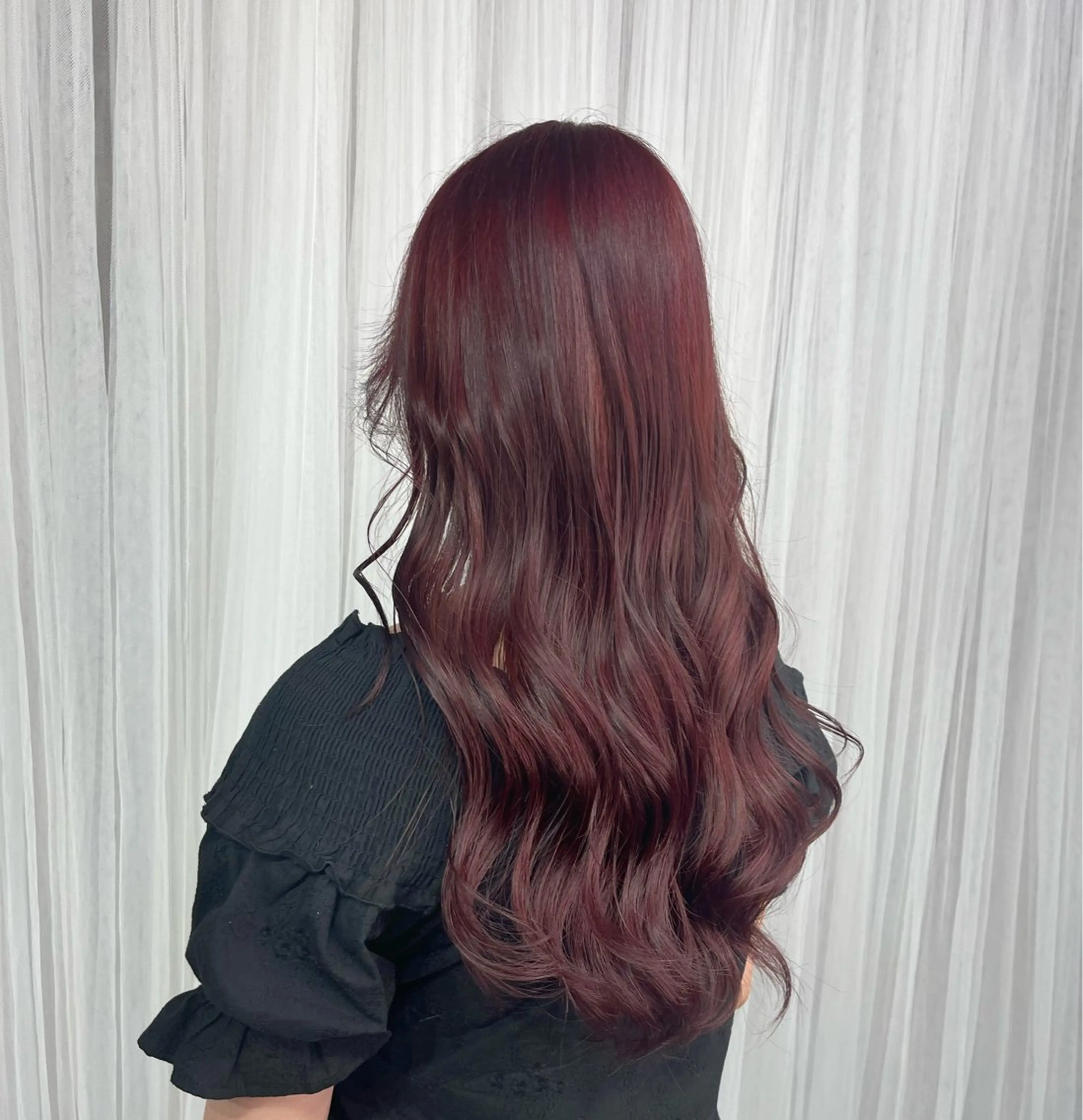 ロング ヘアカラー 伊藤 由妃乃のヘアスタイル