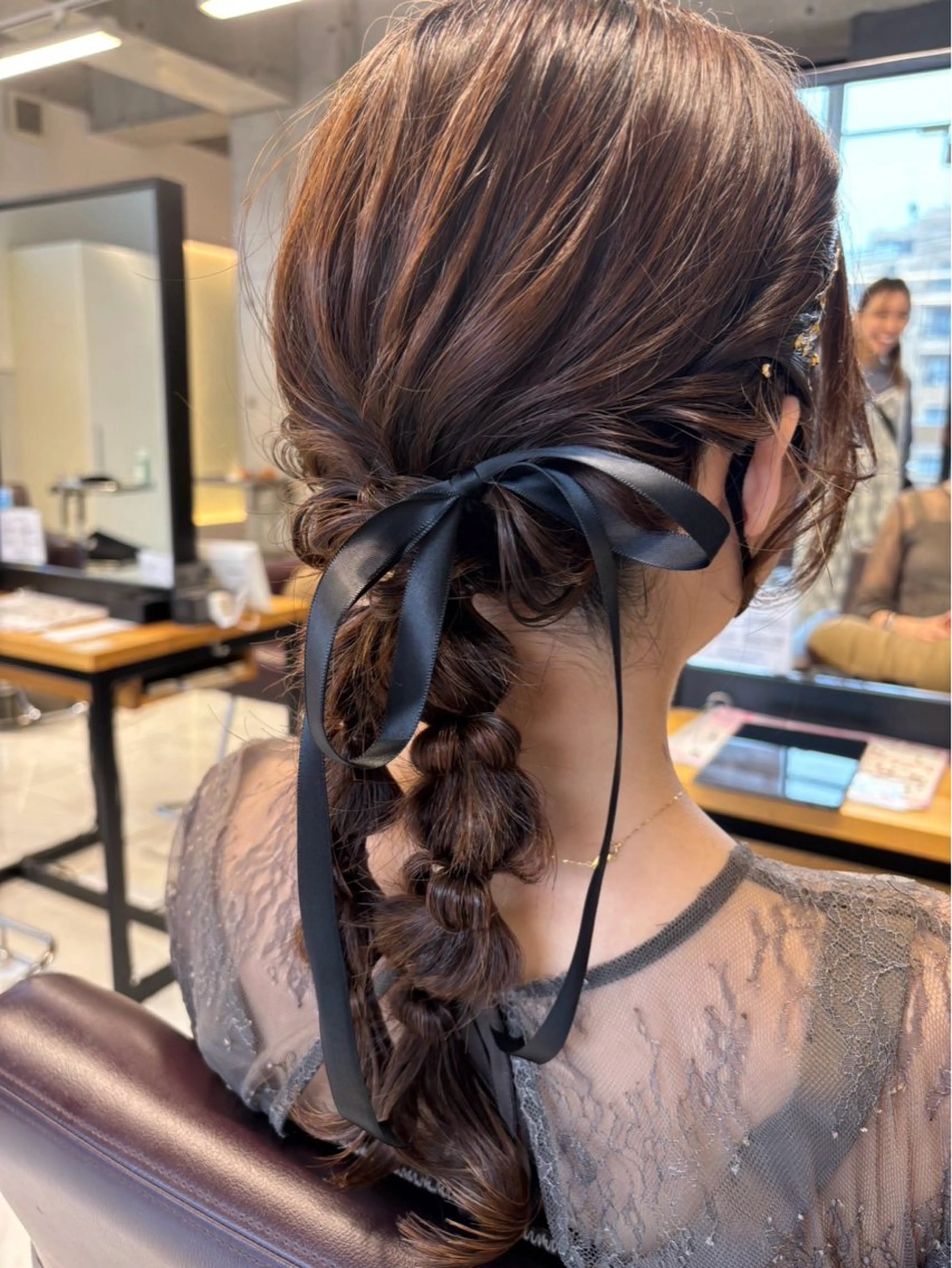 セミロング ヘアアレンジ にった みずきのヘアスタイル