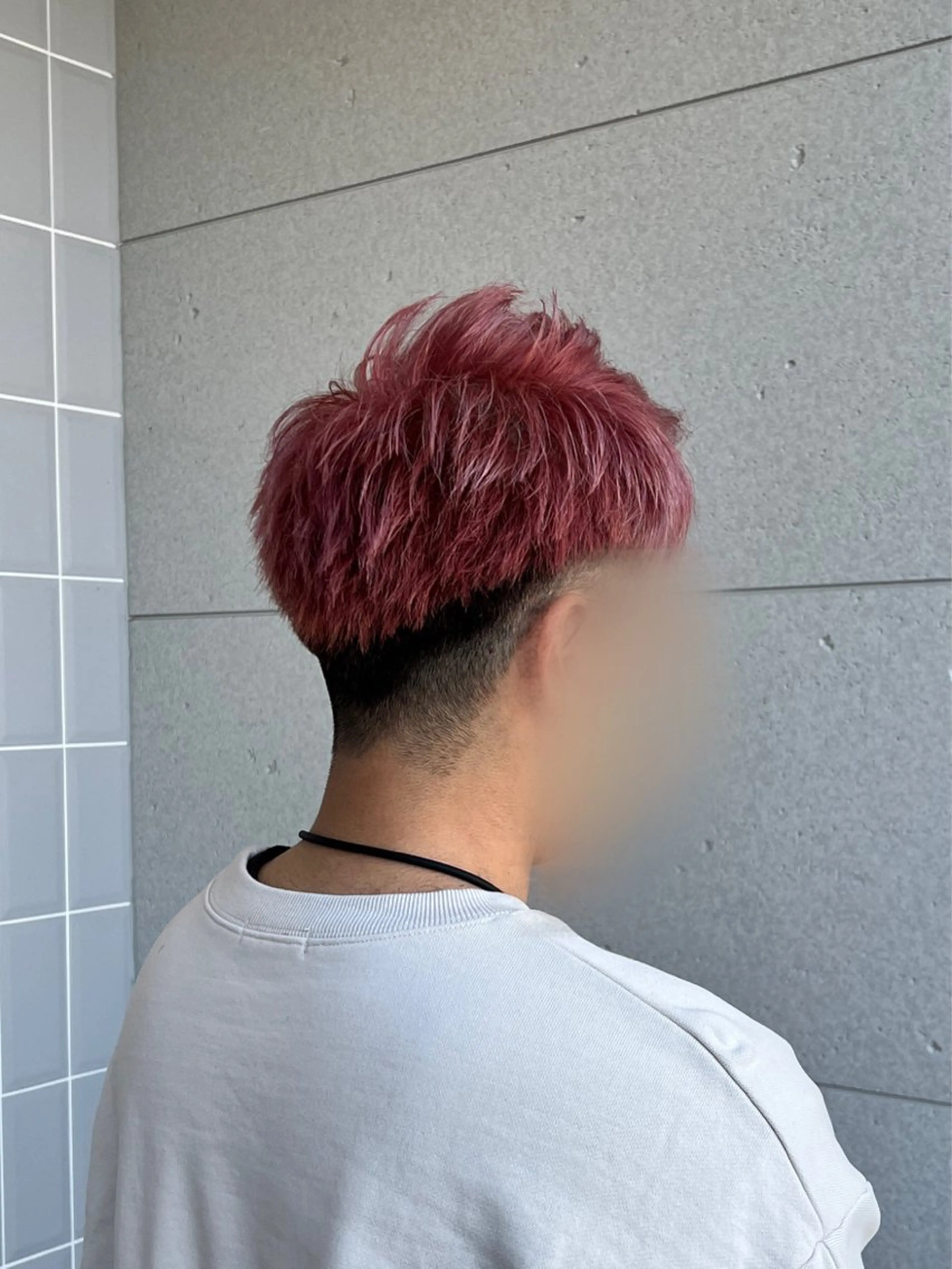 カラー メンズ メンズブリーチ ベージュカラー ブリーチ グレージュ ピンクカラー 山口 玖瑠美のヘアスタイル