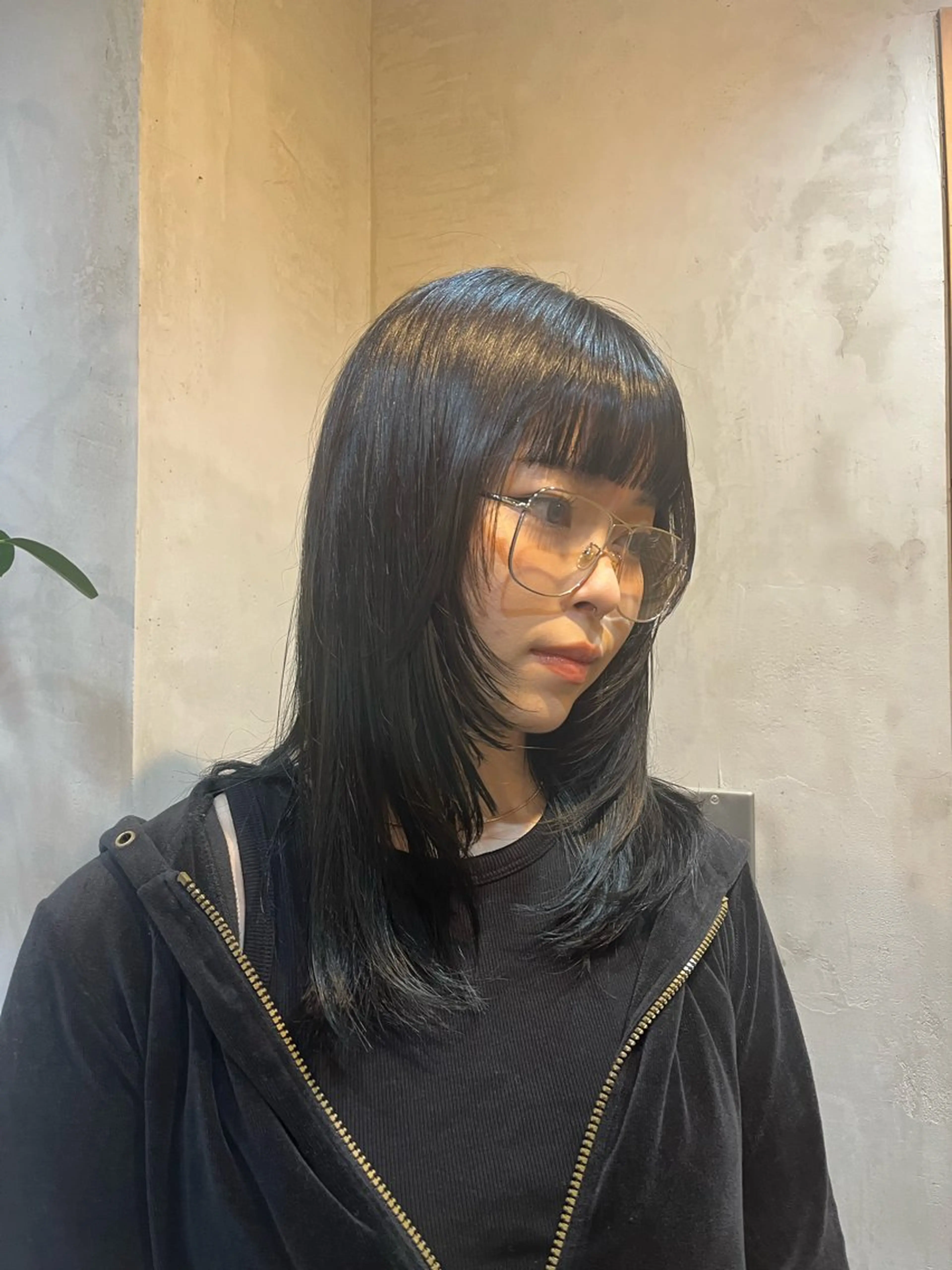 セミロング レイヤーカット カット sourceliebe所属・韓国風前髪顔周り バーバーakaneのヘアスタイル