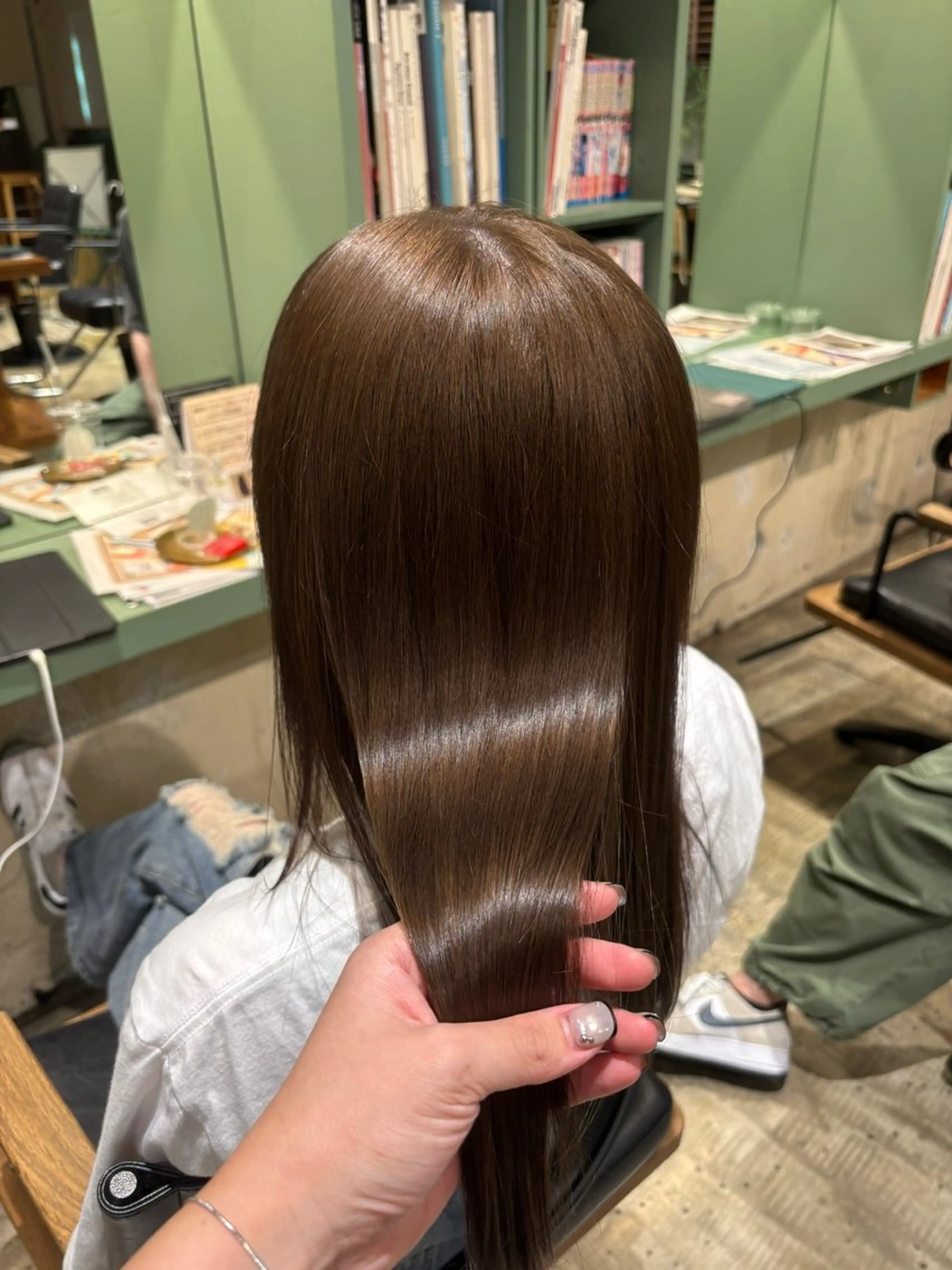 セミロング tre by soi所属・渡辺 彩乃のヘアスタイル