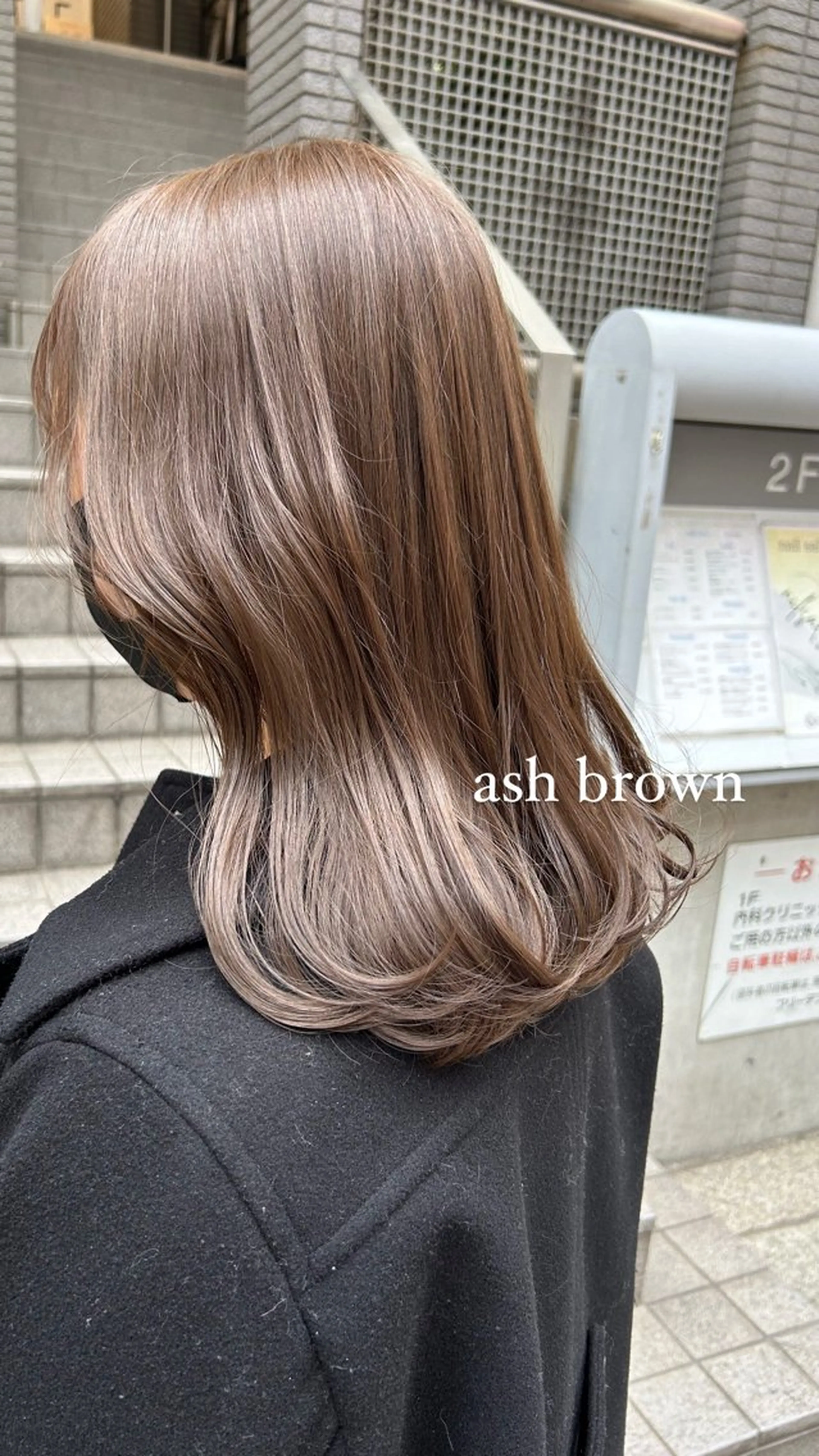 ミディアム カラー ミウラナツサ /レイヤーカットのヘアスタイル