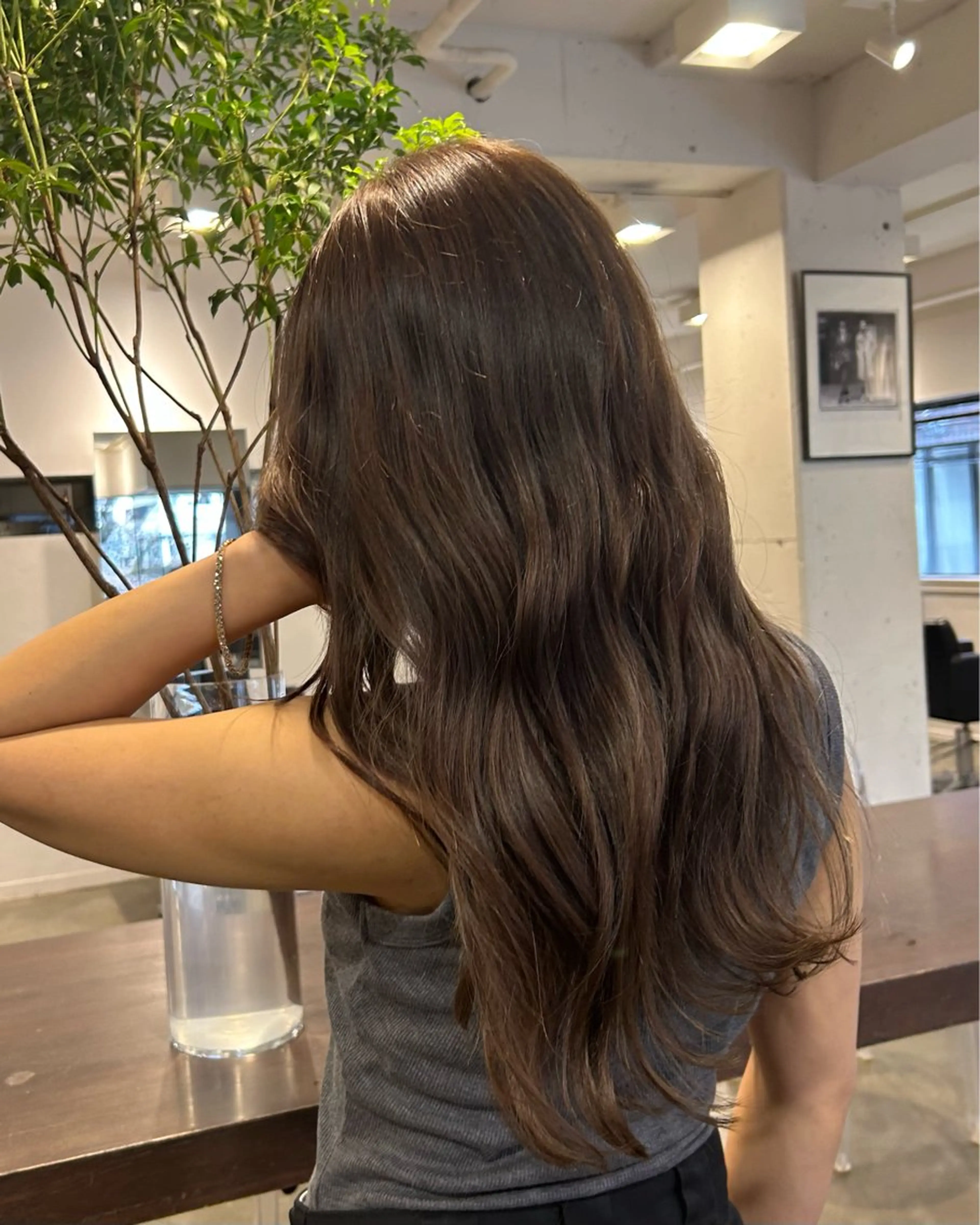 ロング カラー パーマ 透明感カラー ハイライトカラー ハイライト レイヤーカット ニュアンスパーマ パーマ コテ巻き風パーマ🫧 韓国パーマ反町海大のヘアスタイル