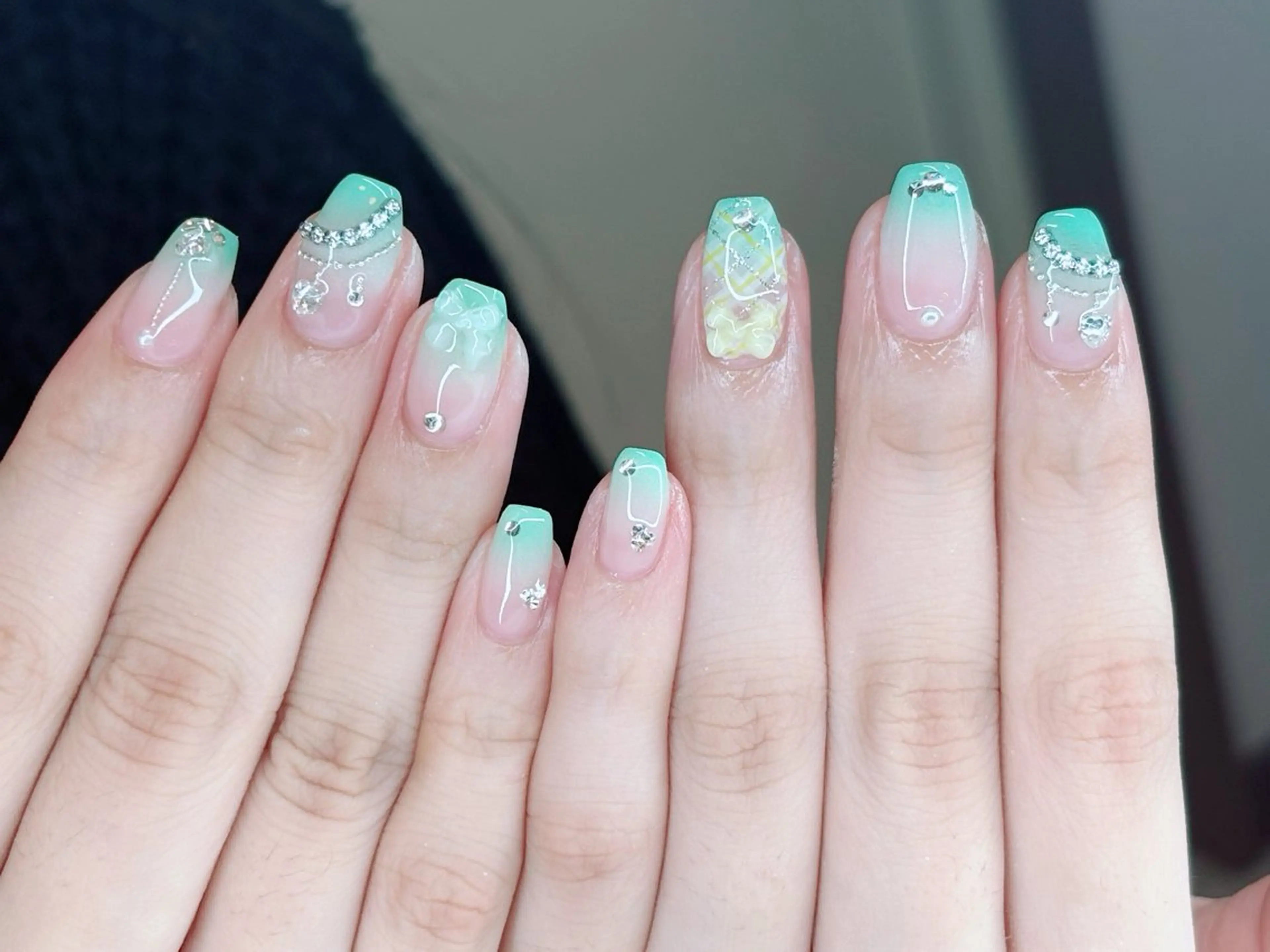 ネイル オーロラネイル ブルー チークネイル フットネイル フレンチネイル NAILS168 大家店のネイルデザイン