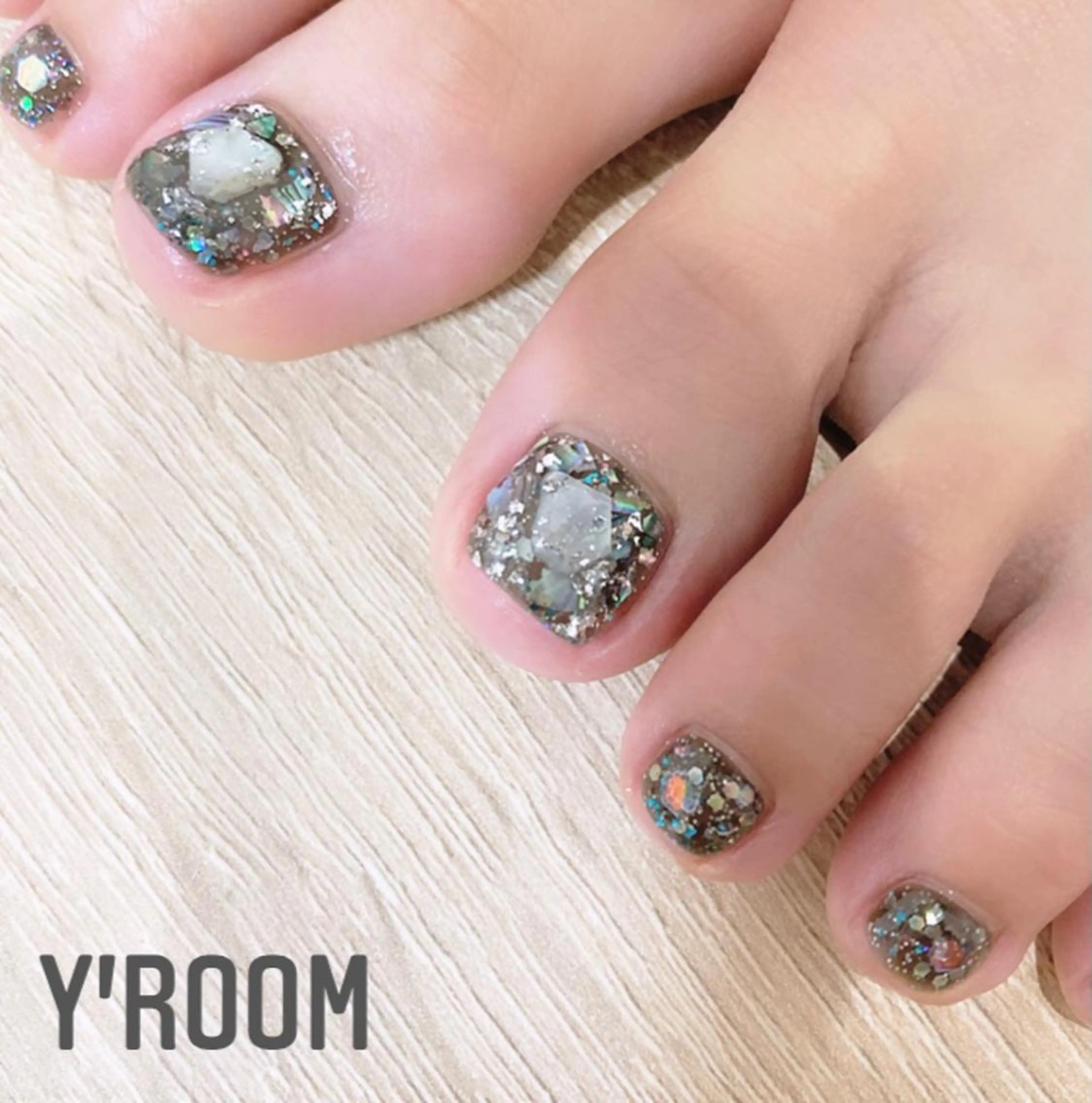 ネイル オーロラネイル フラッシュネイル フットネイル ジェルネイル 氷ネイル・うるうるネイル YUKA （ネイリスト）のネイルデザイン