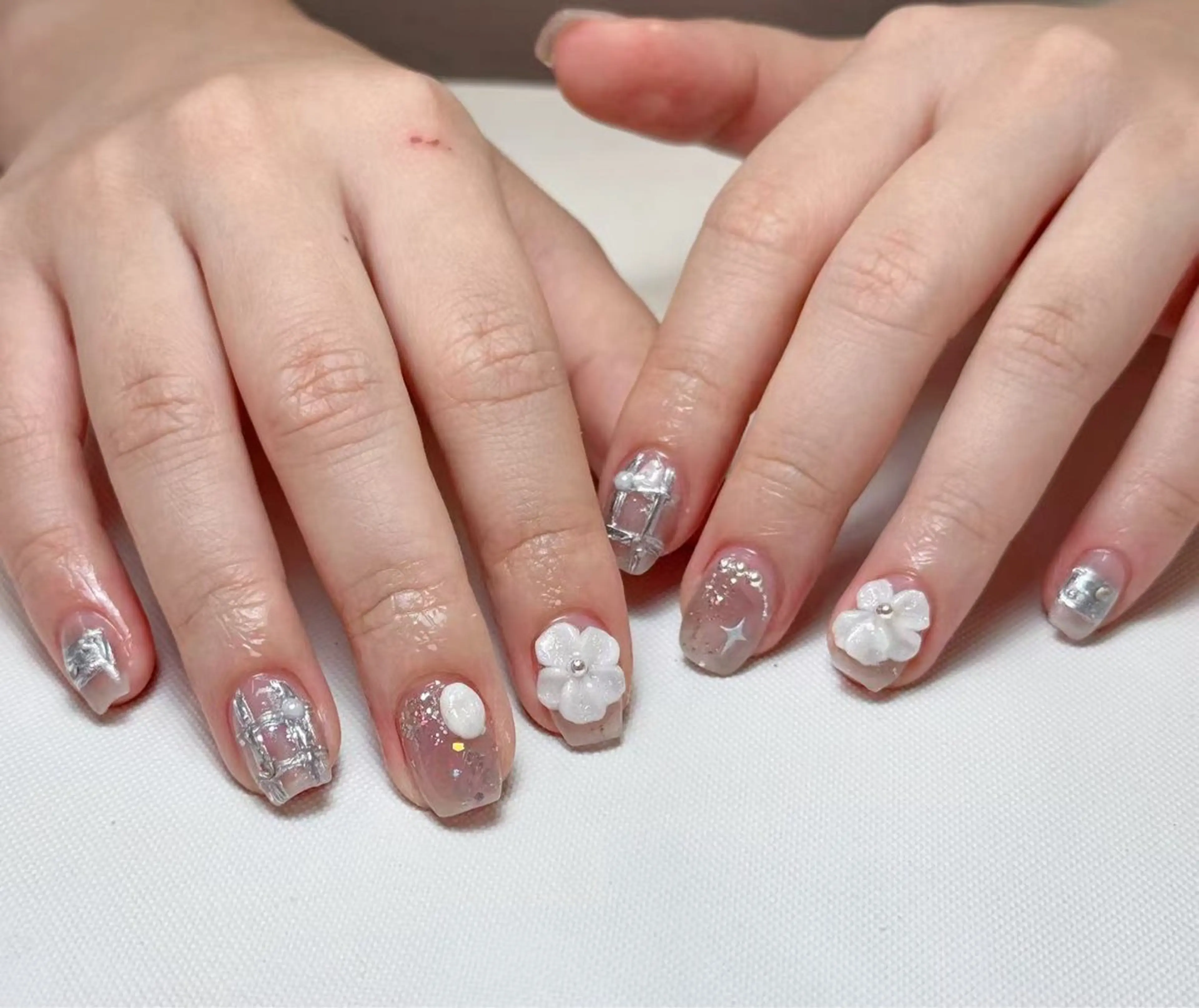 ネイル ハンドネイル AngelChris ビューティーサロンのネイルデザイン