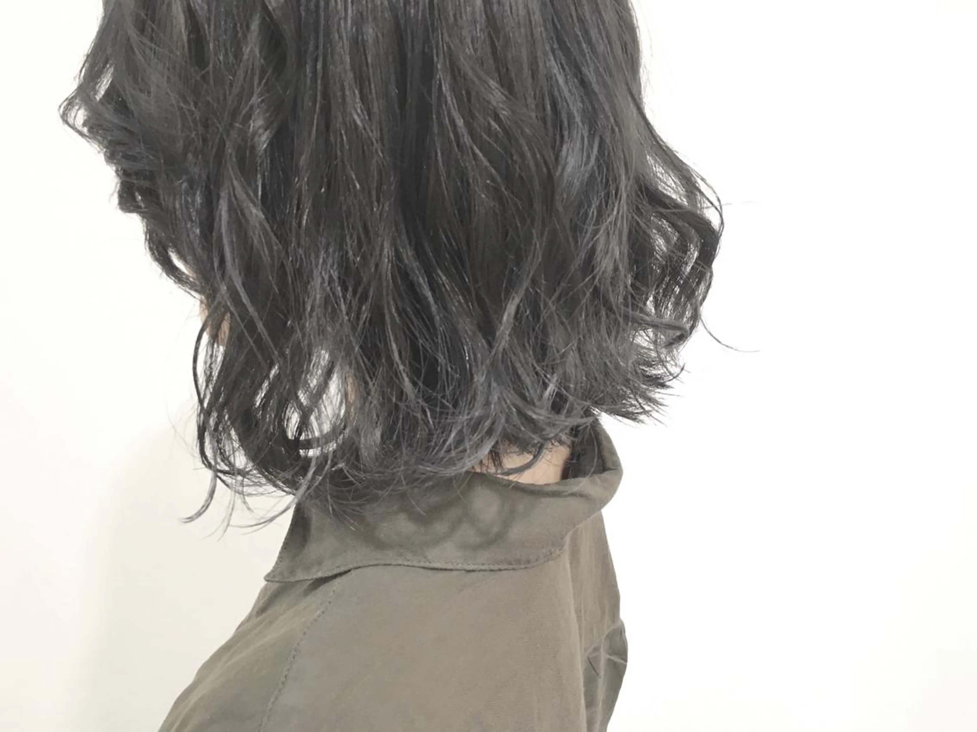 ミディアム カラー アッシュ ブリーチ デザインカラー ハイライトカラー 3Dハイライト ヘアカラー トリートメント てんま さやかのヘアスタイル