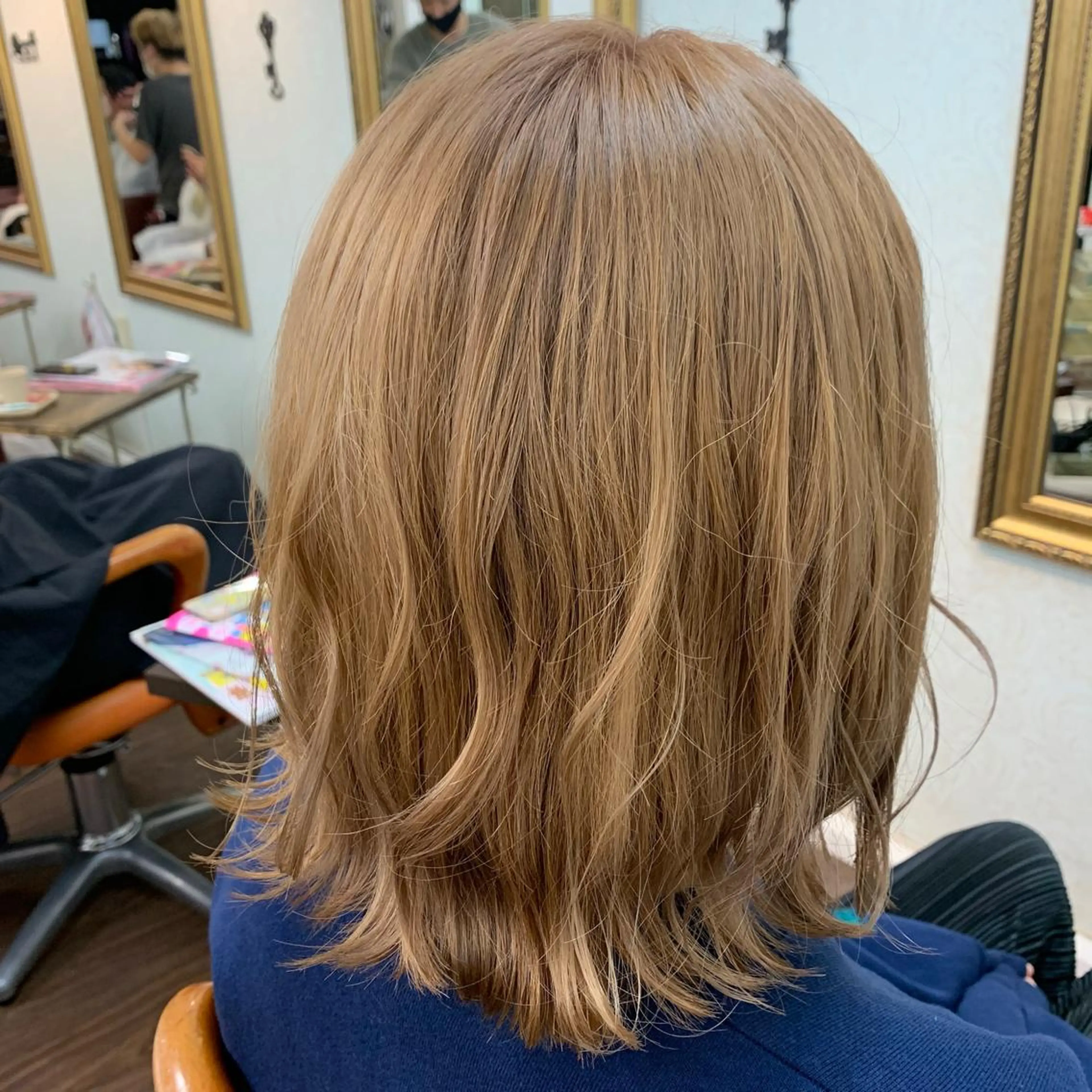 ミディアム カラー ヘアアレンジ ベージュカラー ブリーチ ボブ 外ハネヘア ハセガワ セイカのエステ・リラクイメージ