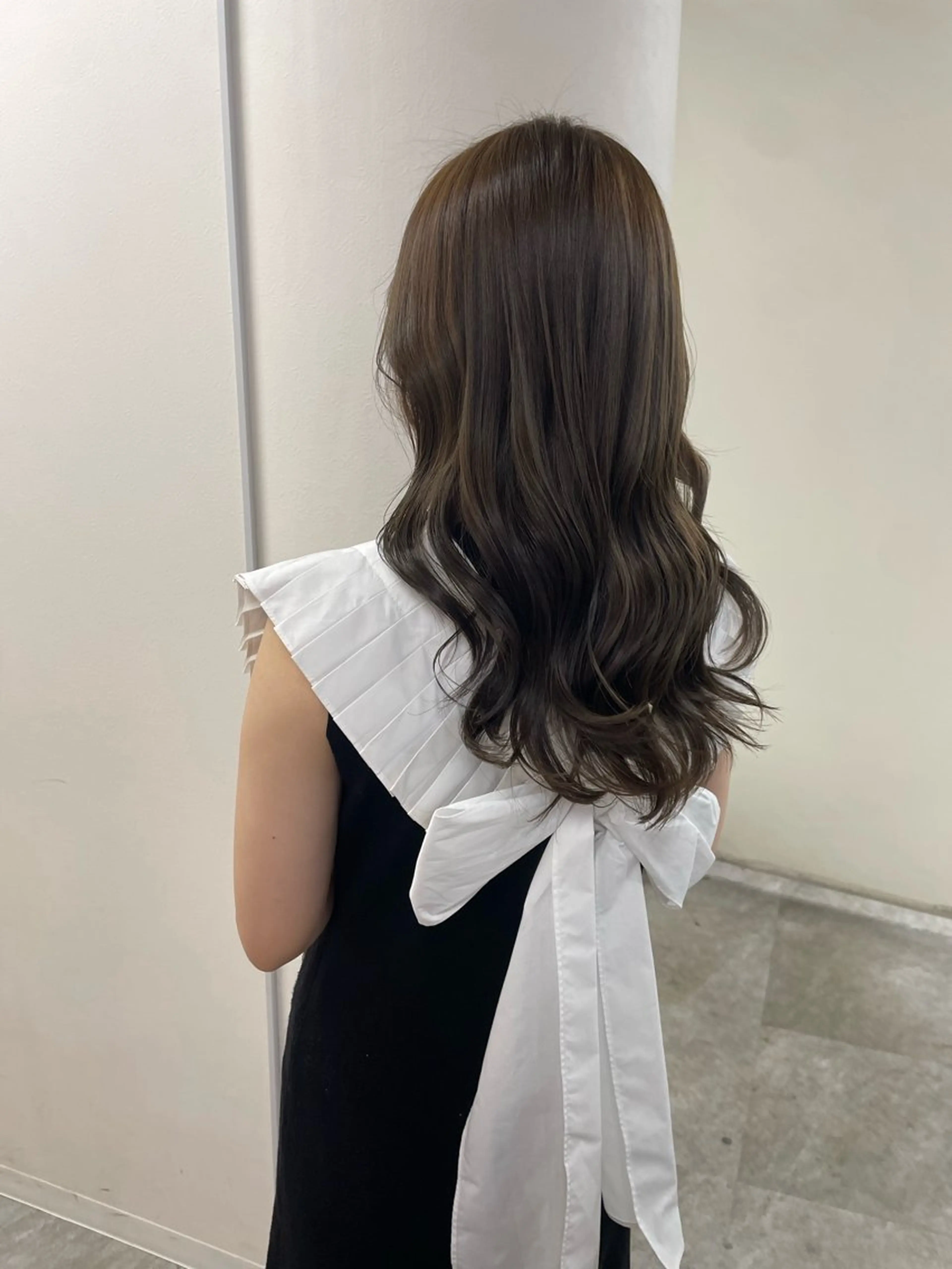 ロング カラー ベージュカラー オリーブベージュ Hana ♡ marshu梅田のヘアスタイル