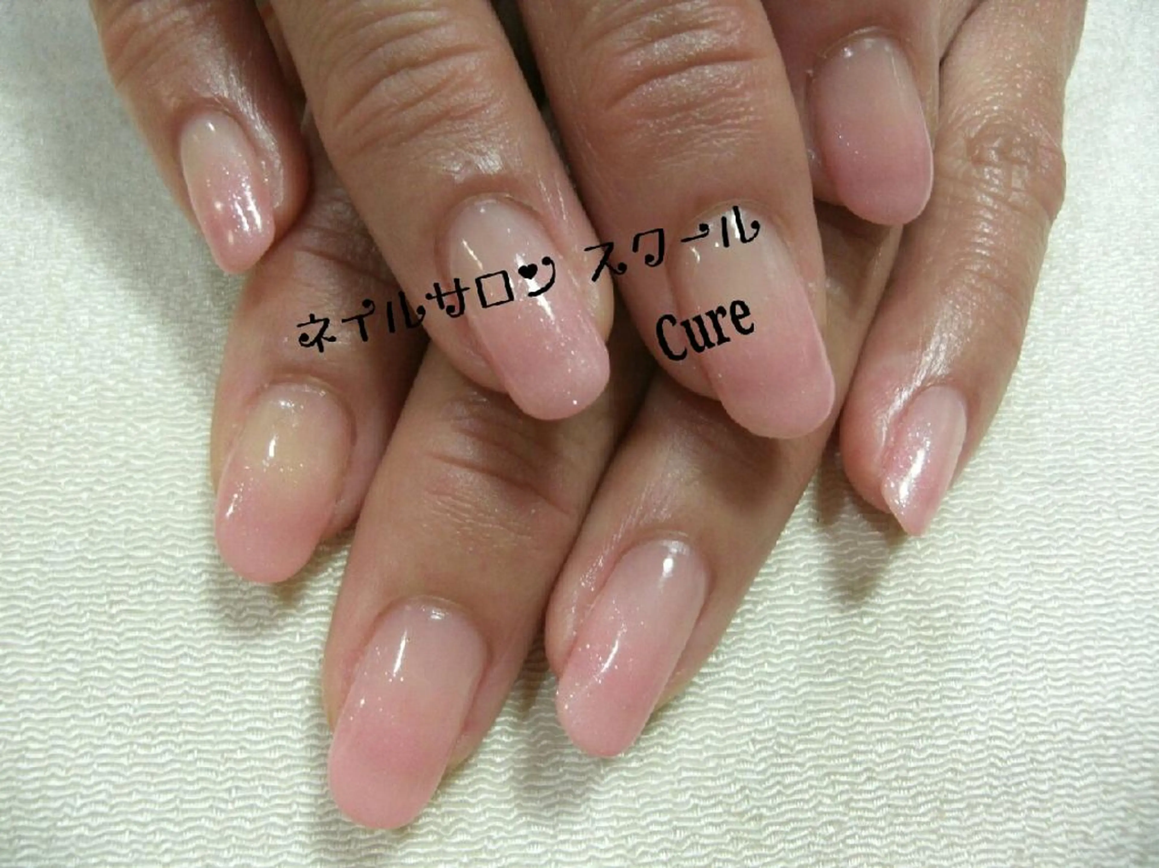 ミディアム ネイル グラデーション シンプルネイル ネイルサロン Cureのネイルデザイン