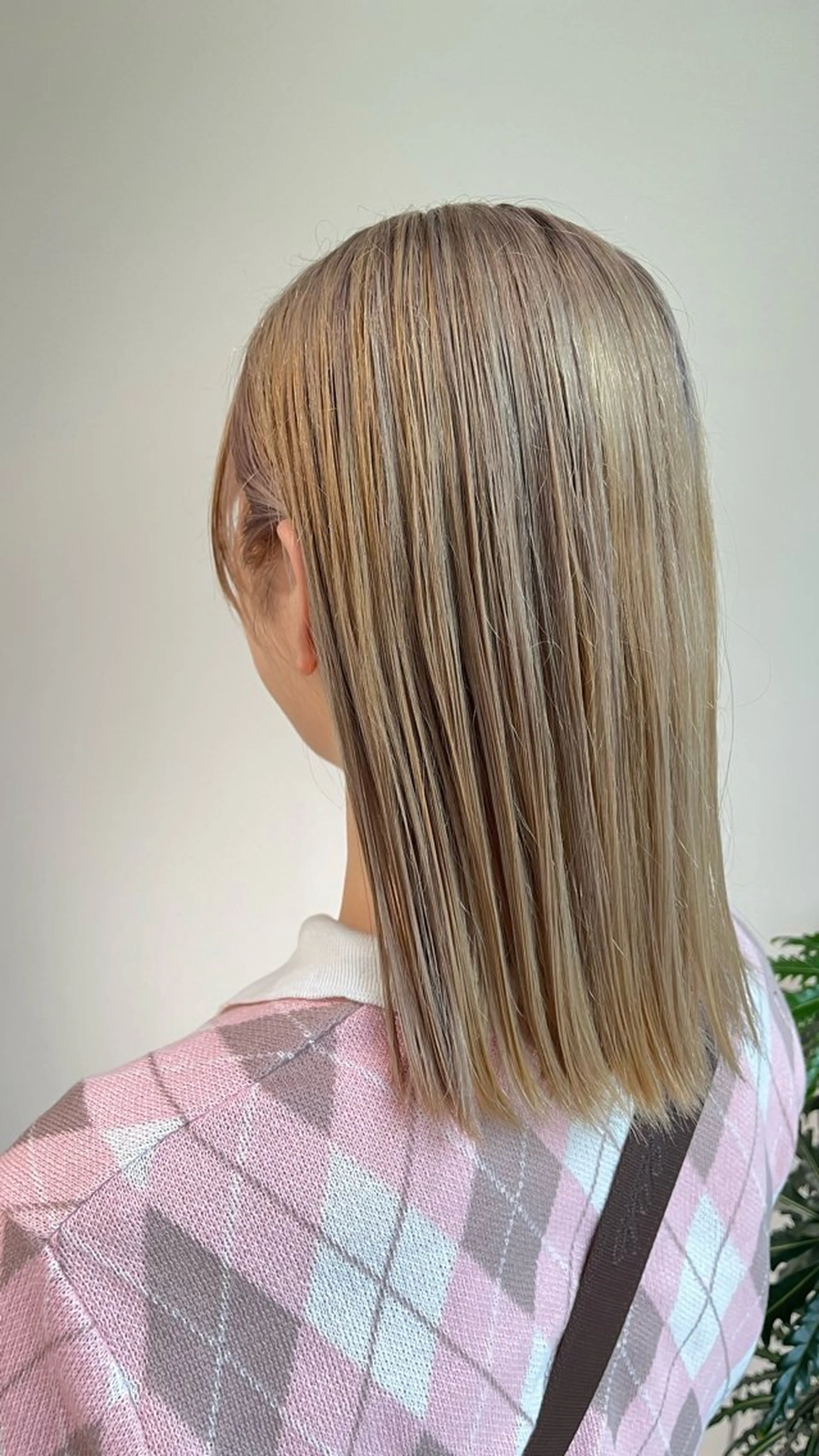 セミロング 鶴舞/透明感/リア ライズ/ いっとぅーのヘアスタイル