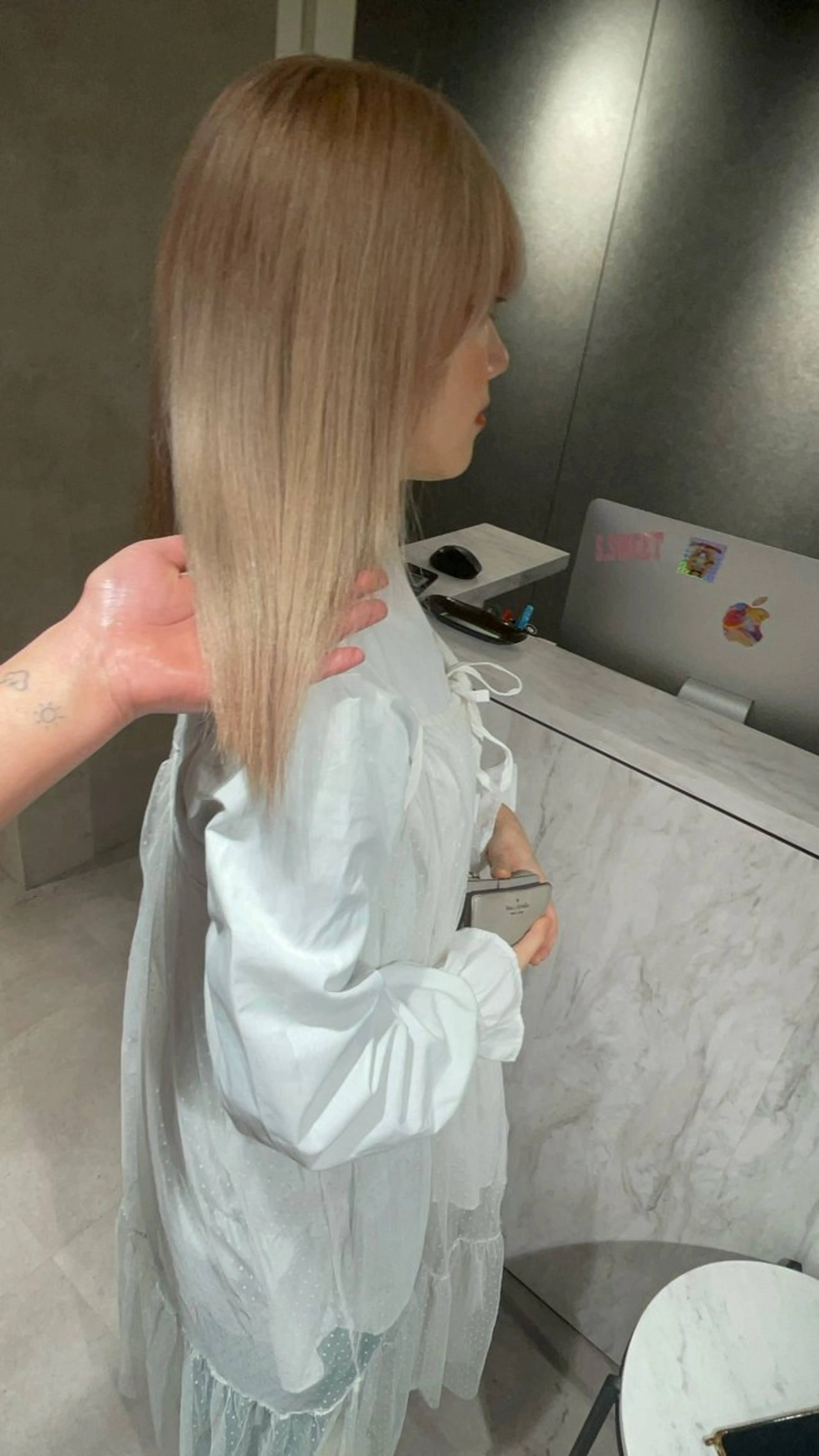 セミロング カラー 🇰🇷ハイトーン× 韓国レイヤー레이어드のヘアスタイル