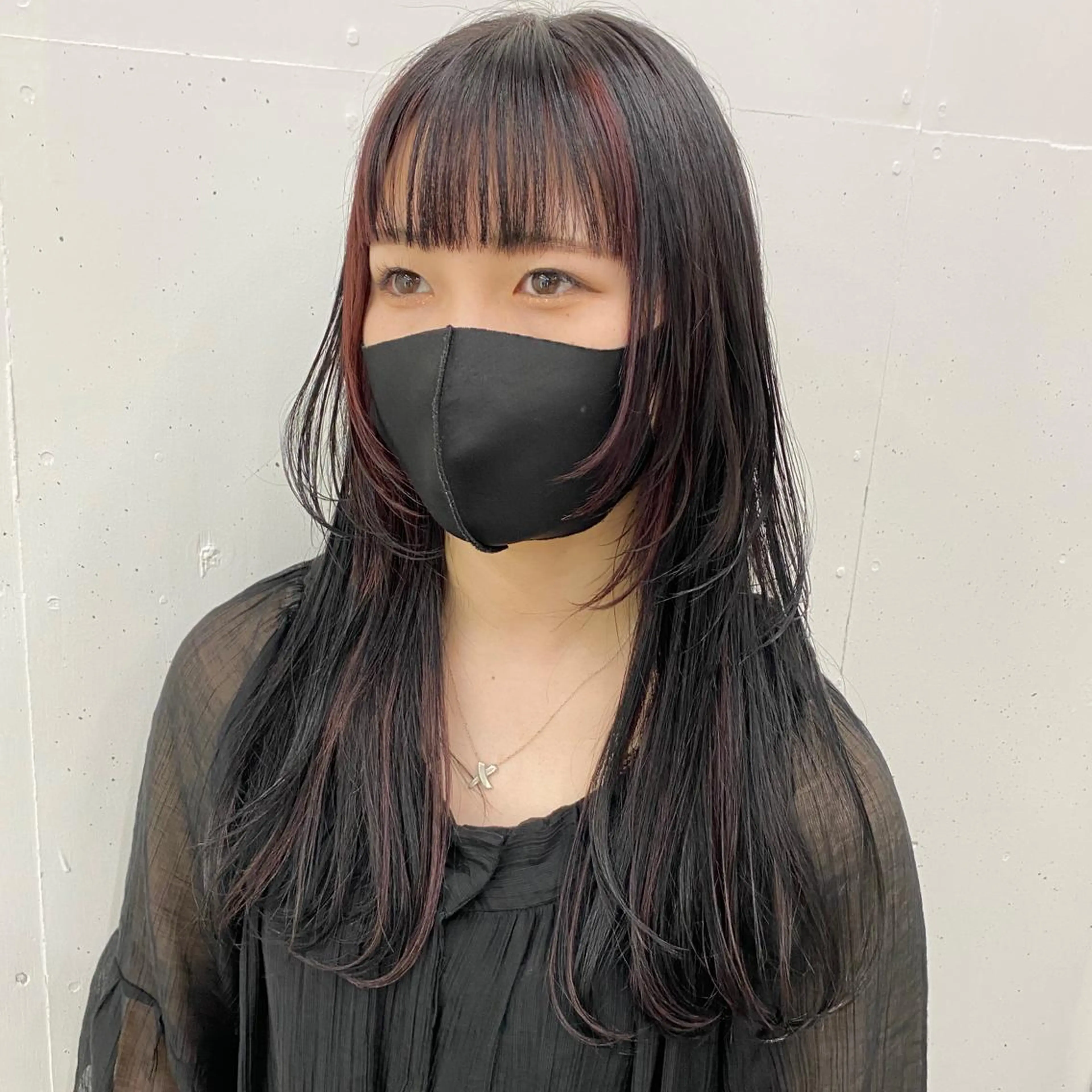 ロング ウルフカット TOMOYAレイヤー ブリーチ縮毛矯正のヘアスタイル