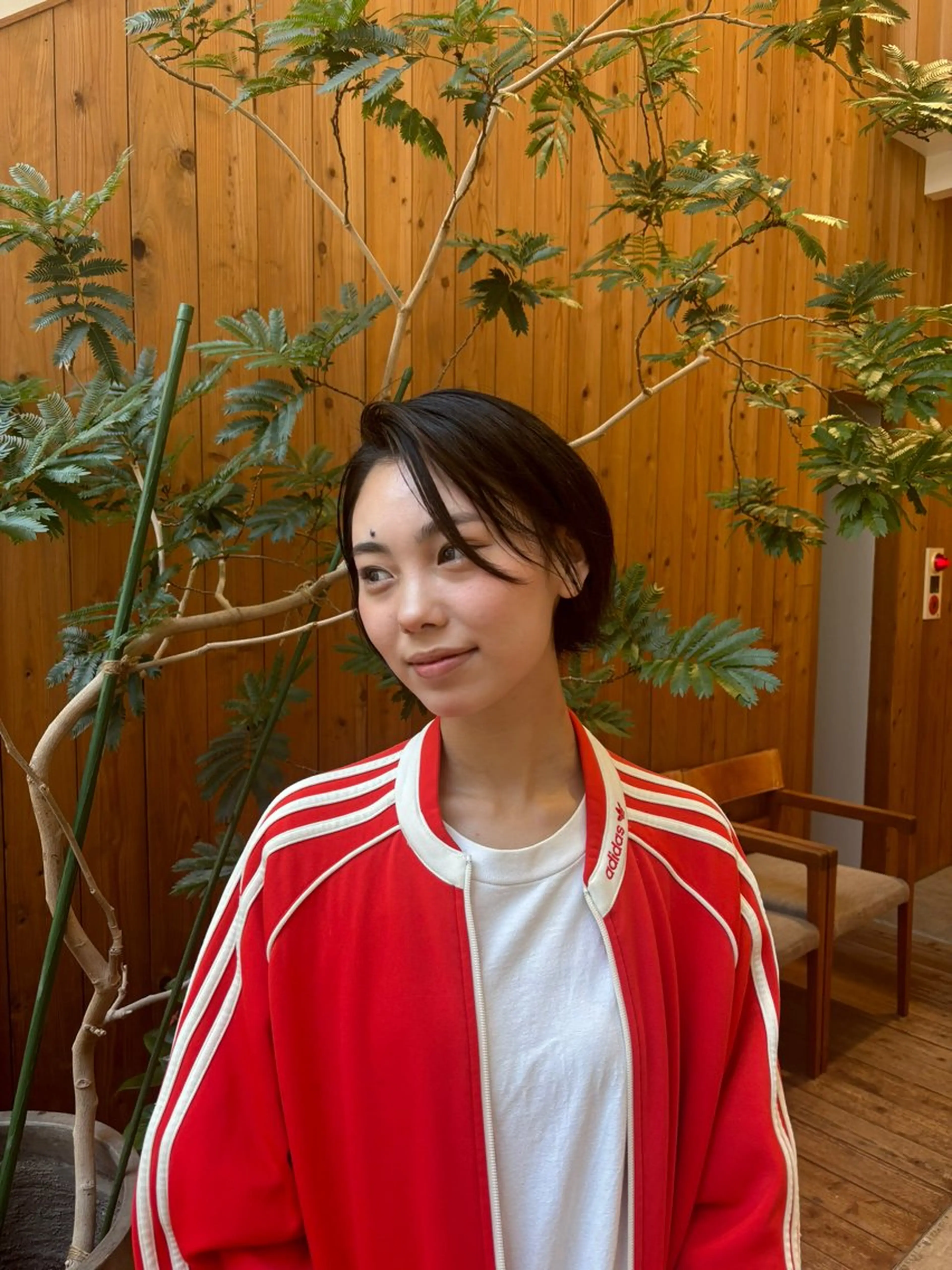 ショート カラー 中野 ちよのヘアスタイル