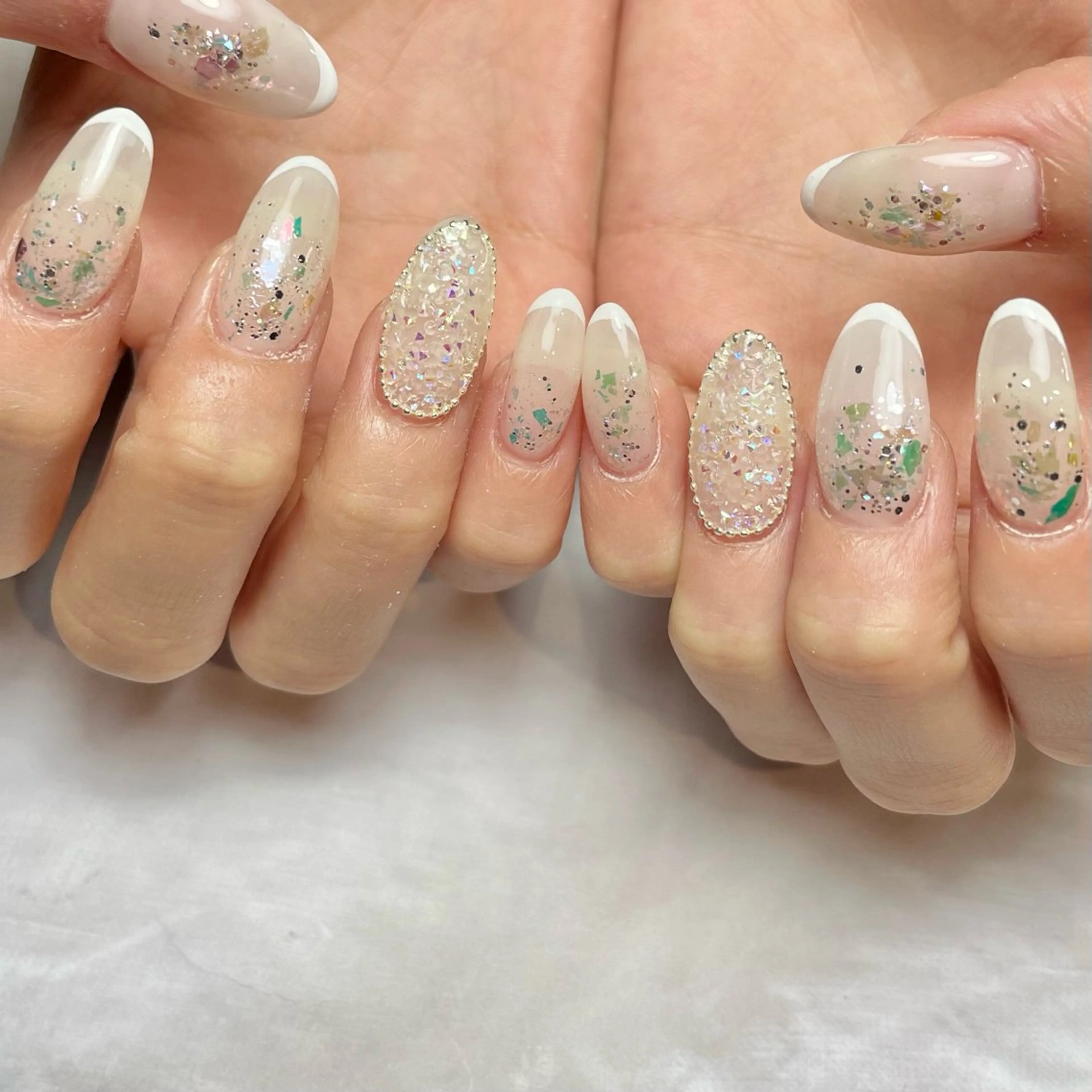 ネイル キラキラネイル 持ち込み ホワイト ハンドネイル Reflection marikoのネイルデザイン