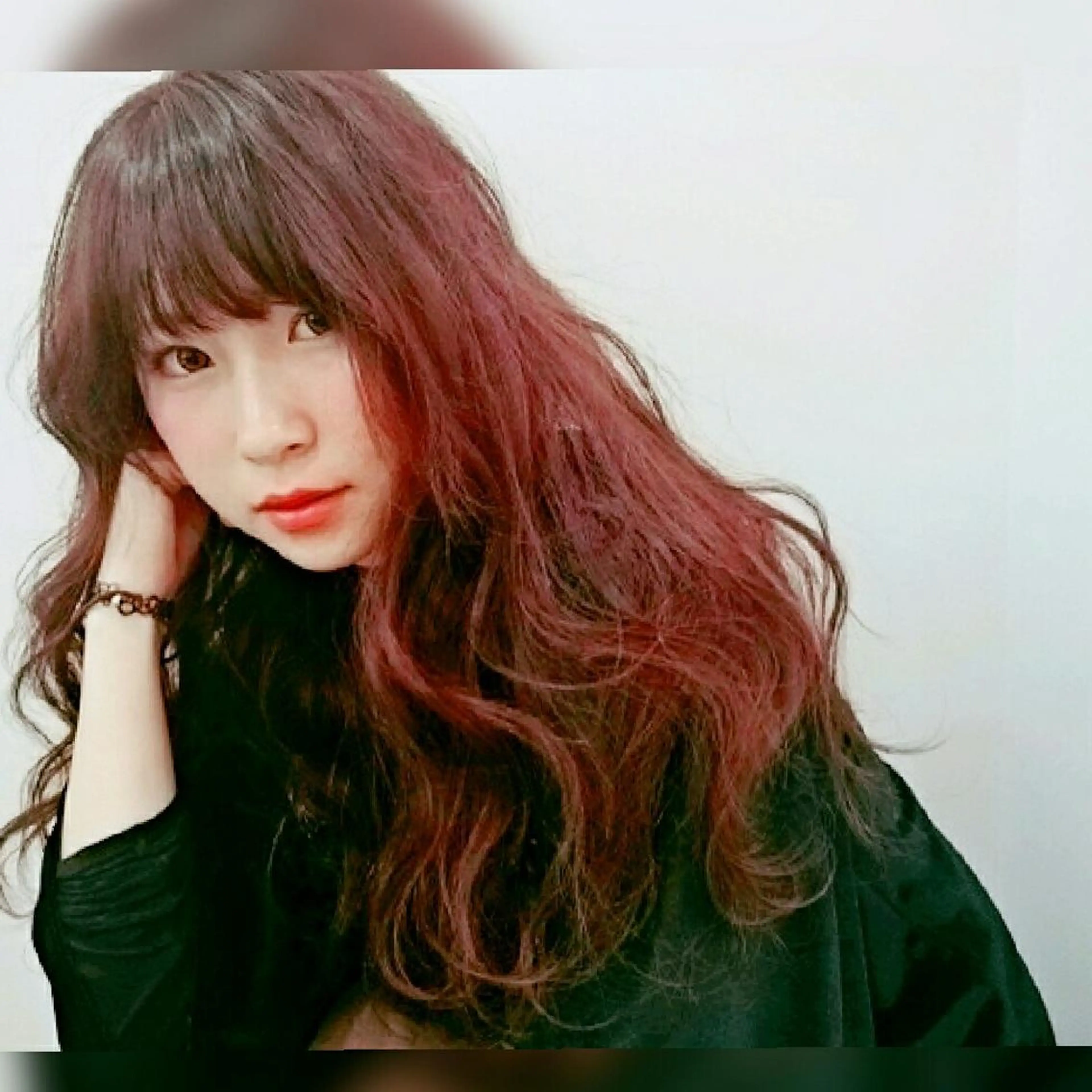 カラー ロング ピンクカラー レッドカラー ma cherie 　naoのヘアスタイル