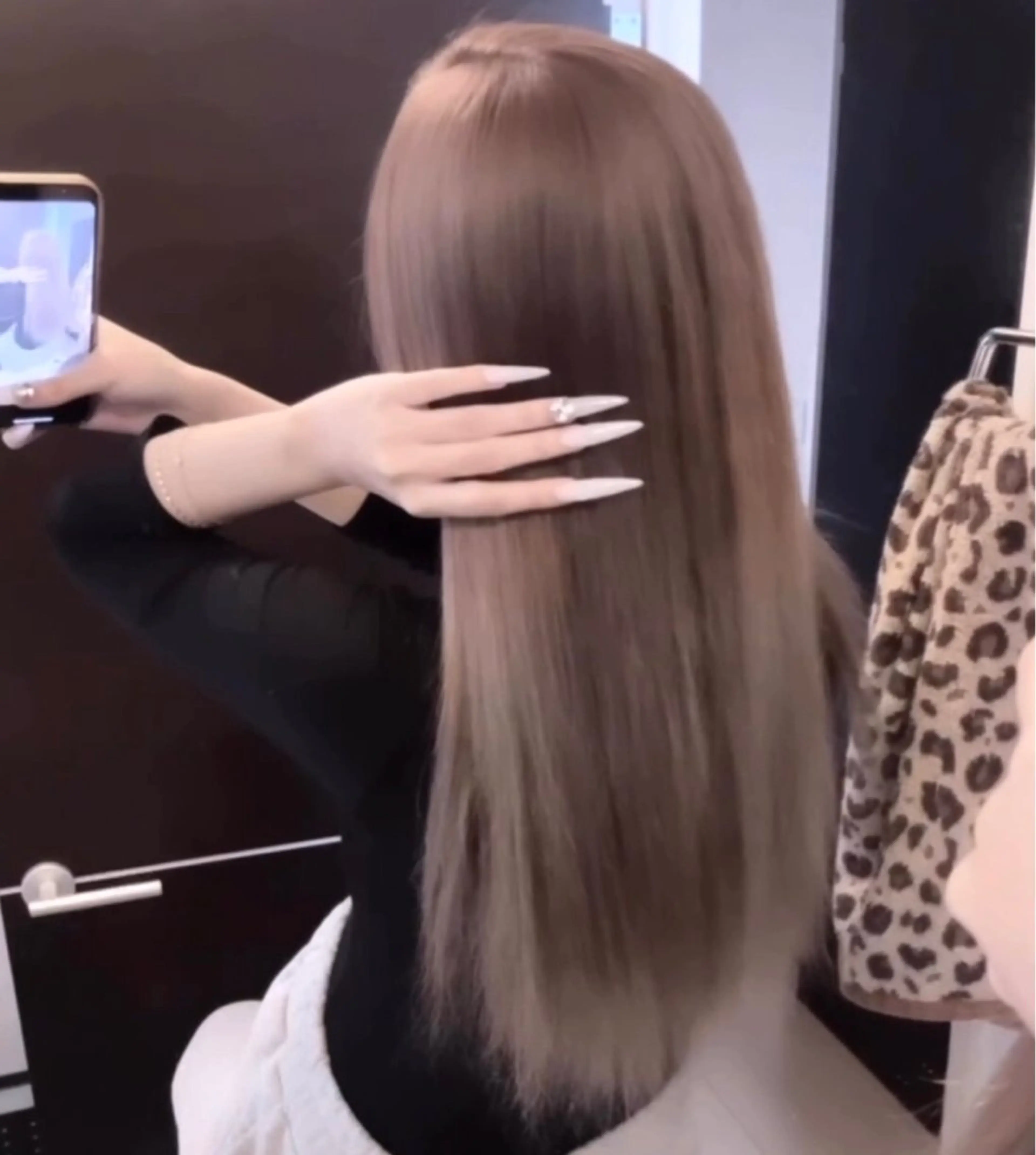 ロング UNDRvr ユズのヘアスタイル