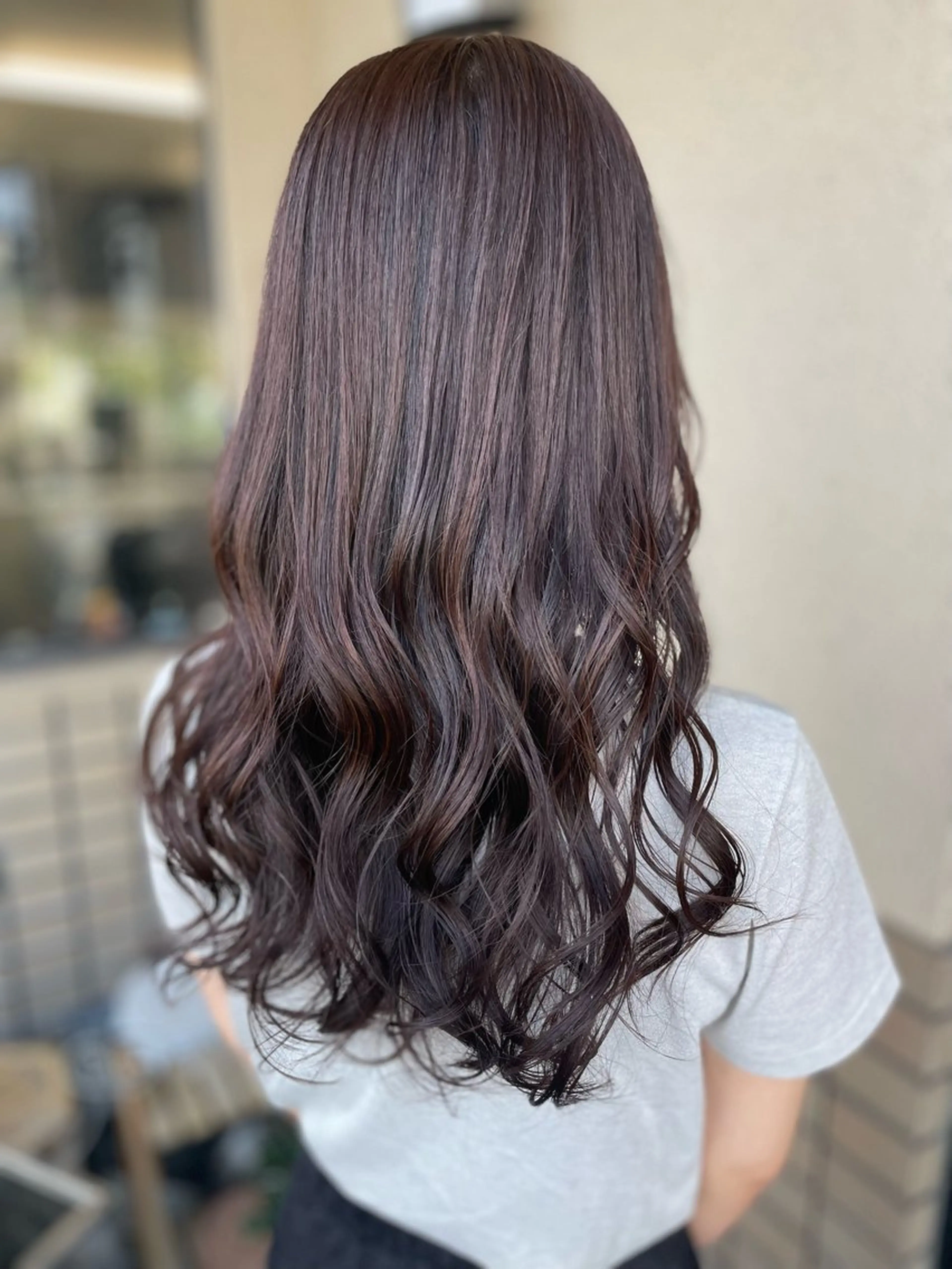 ロング カラー ブラウンカラー ラベンダーカラー レイヤーカット ロング ローレイヤー カット ヘアカラー トリートメント 沢田 瞳のヘアスタイル