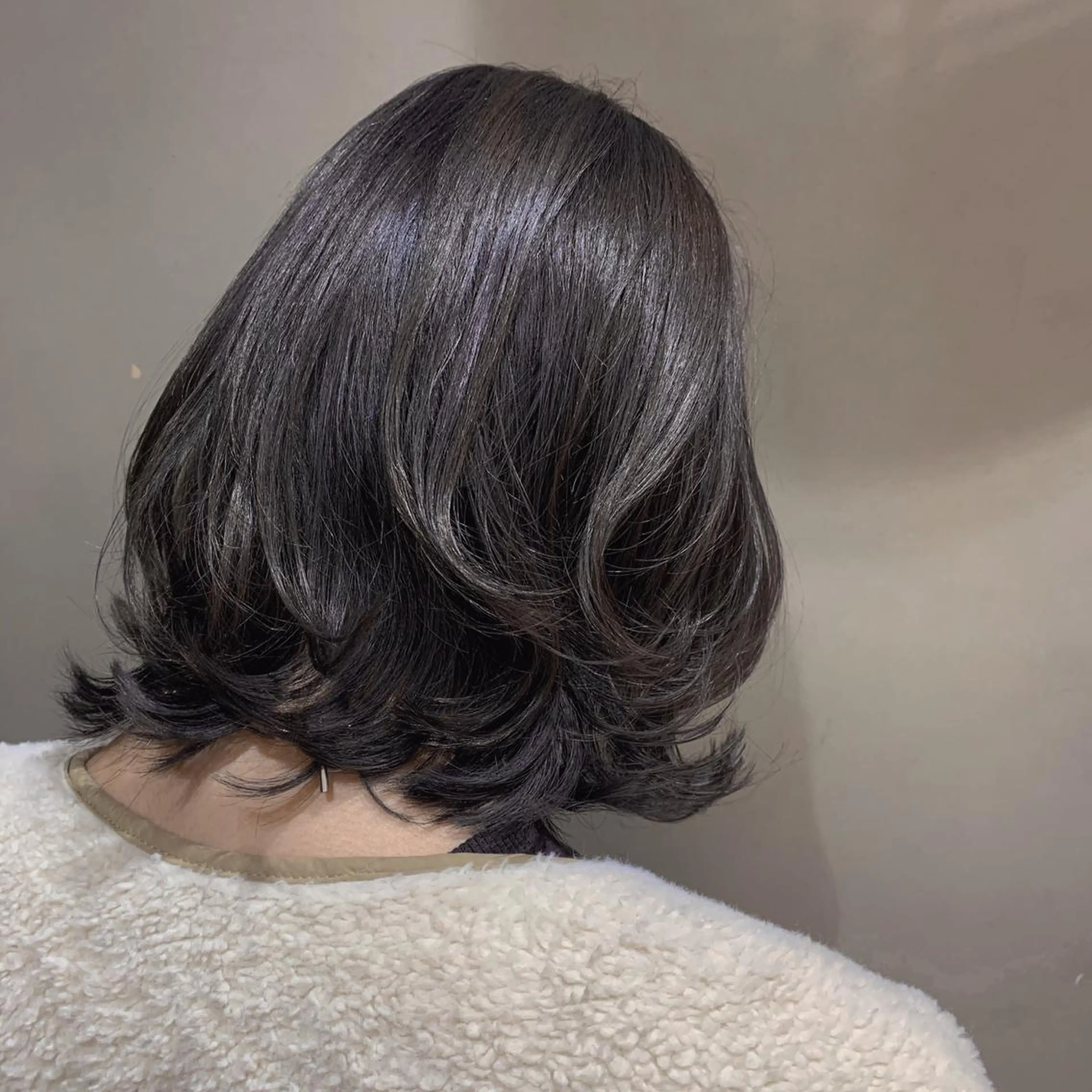 ミディアム N°　jillva 腰山 菜々美のヘアスタイル