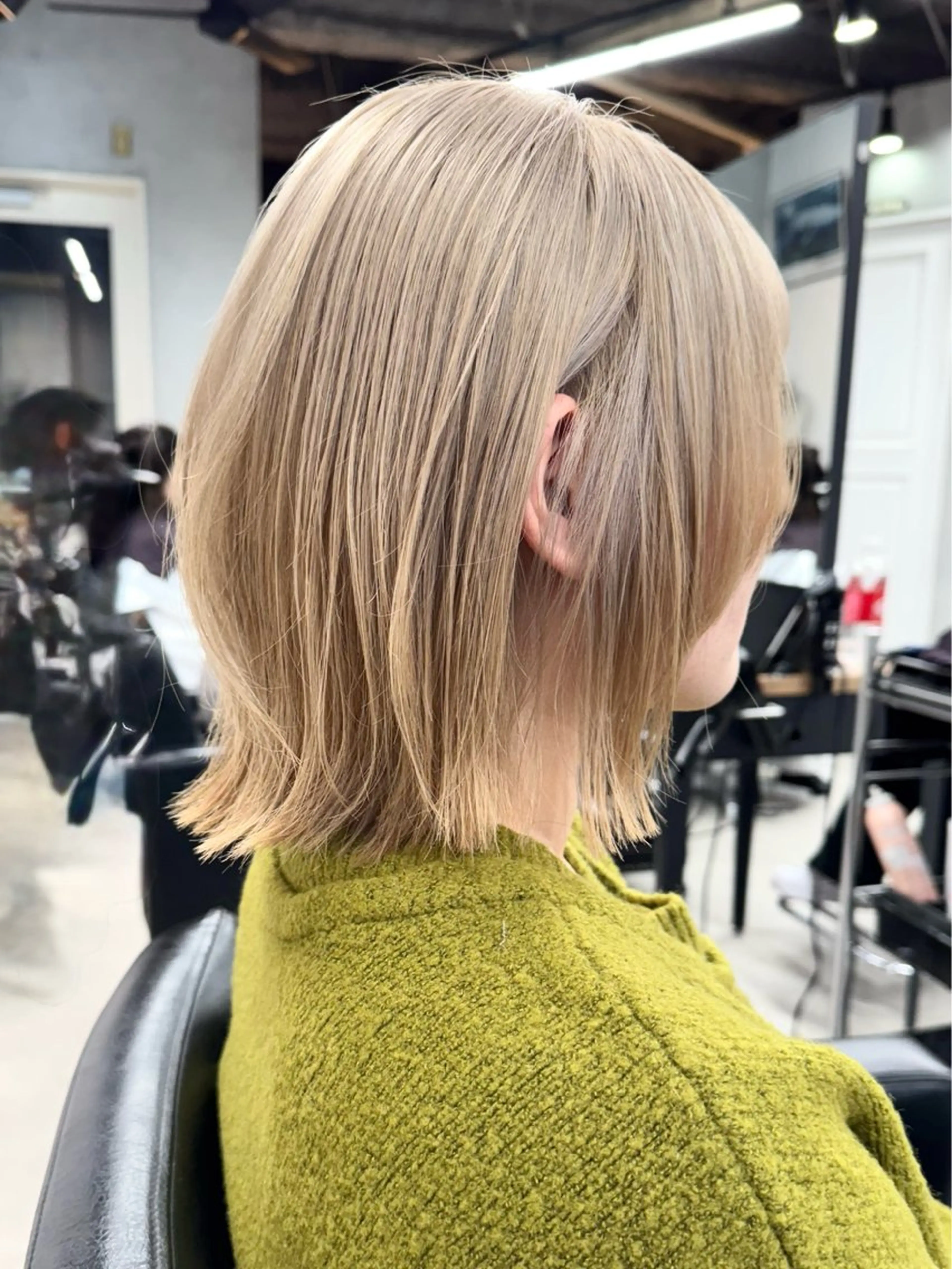 ミディアム カラー ミディアムレイヤー 顔まわりレイヤー 顔周りカット ハッシュカット レイヤーカット カット ヘアカラー トリートメント ブリーチダブルカラー ハイライト/山本喜熙のヘアスタイル