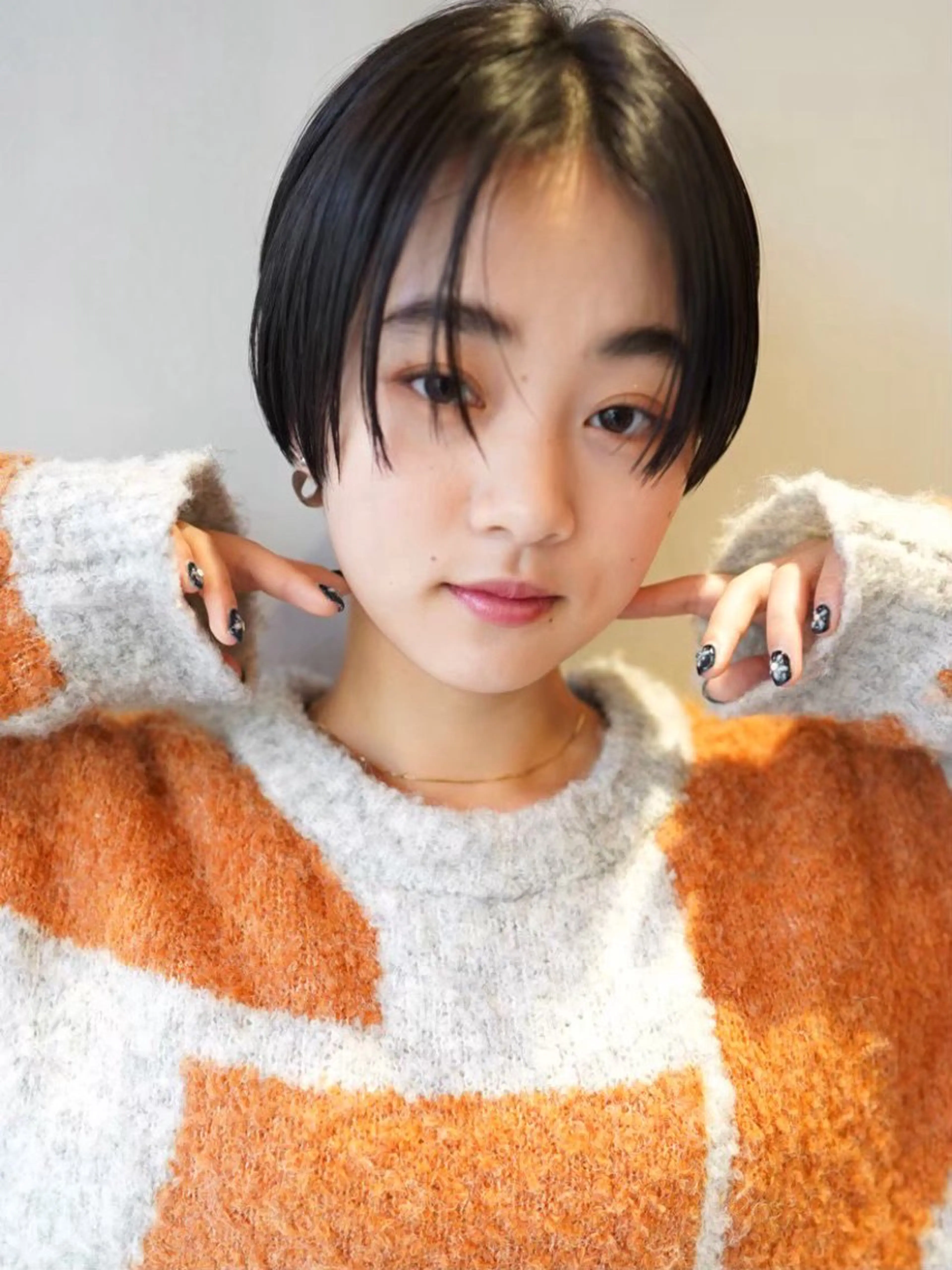 ショート センターパート /ニュアンスパーマのヘアスタイル